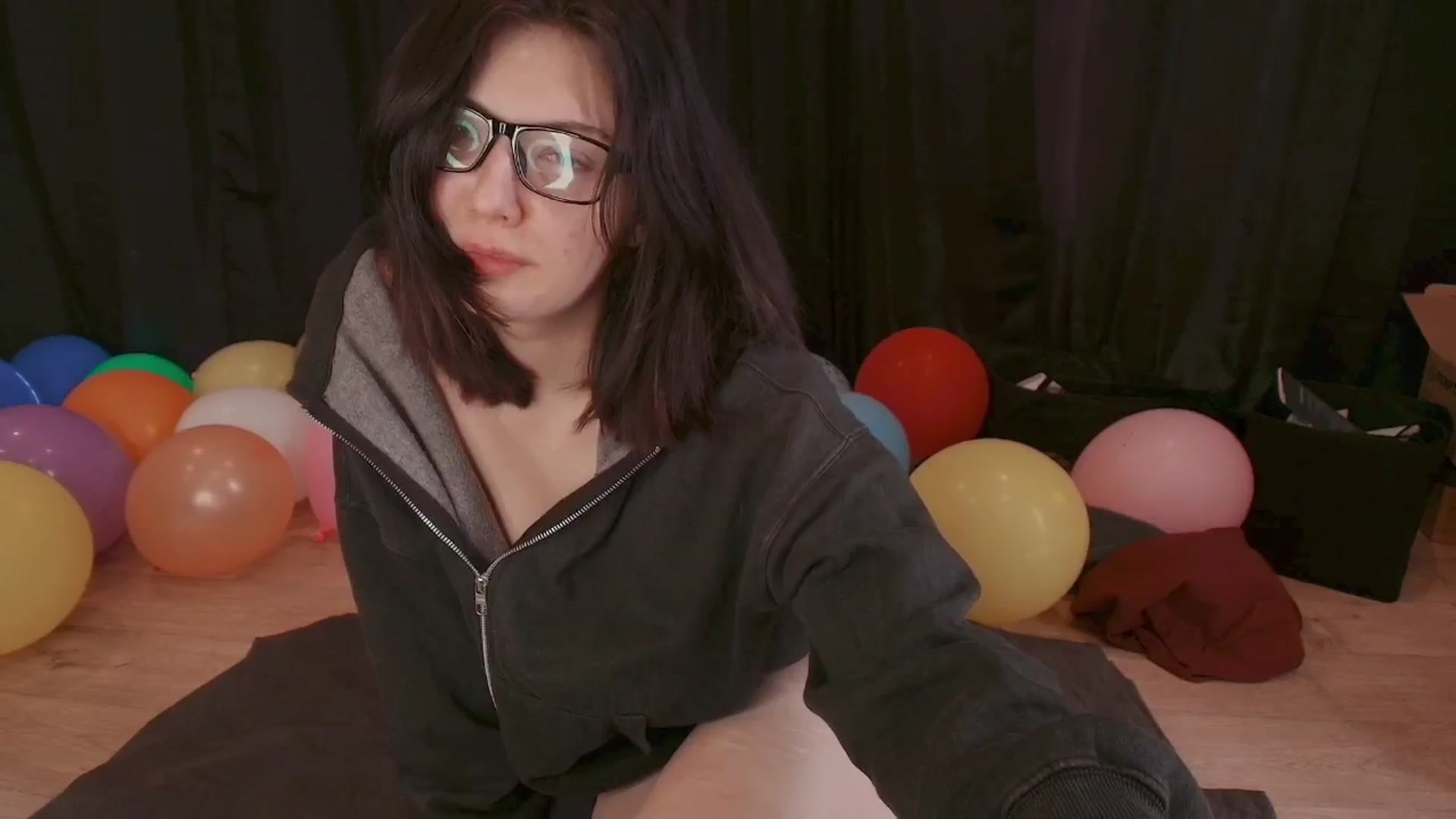 Gallery image thumbnail from RoomToAvoid's myfreecams stream on, 08/14/2025, 04:35 image 16 of 20
