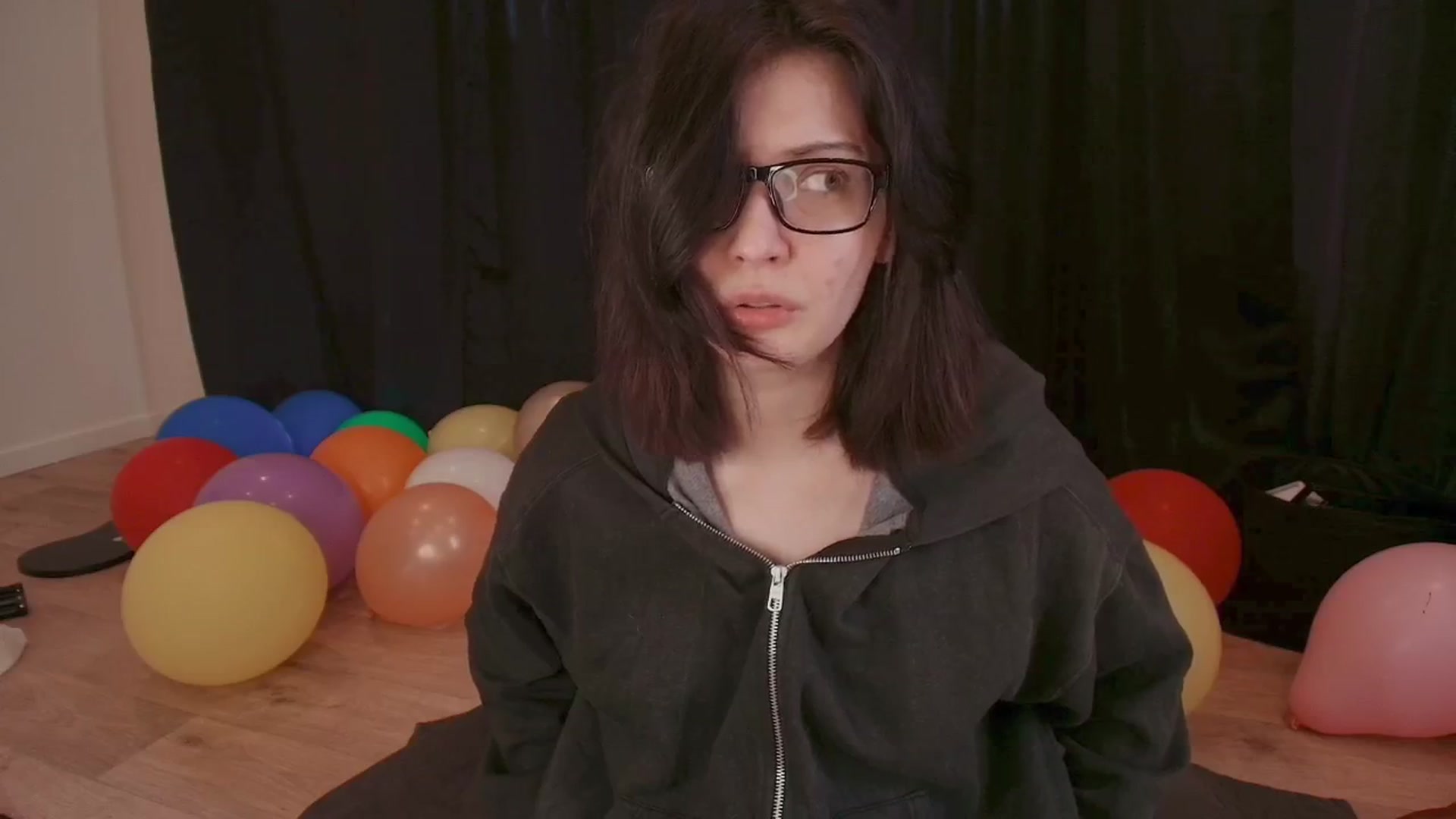 Gallery image thumbnail from RoomToAvoid's myfreecams stream on, 08/14/2025, 04:35 image 15 of 20