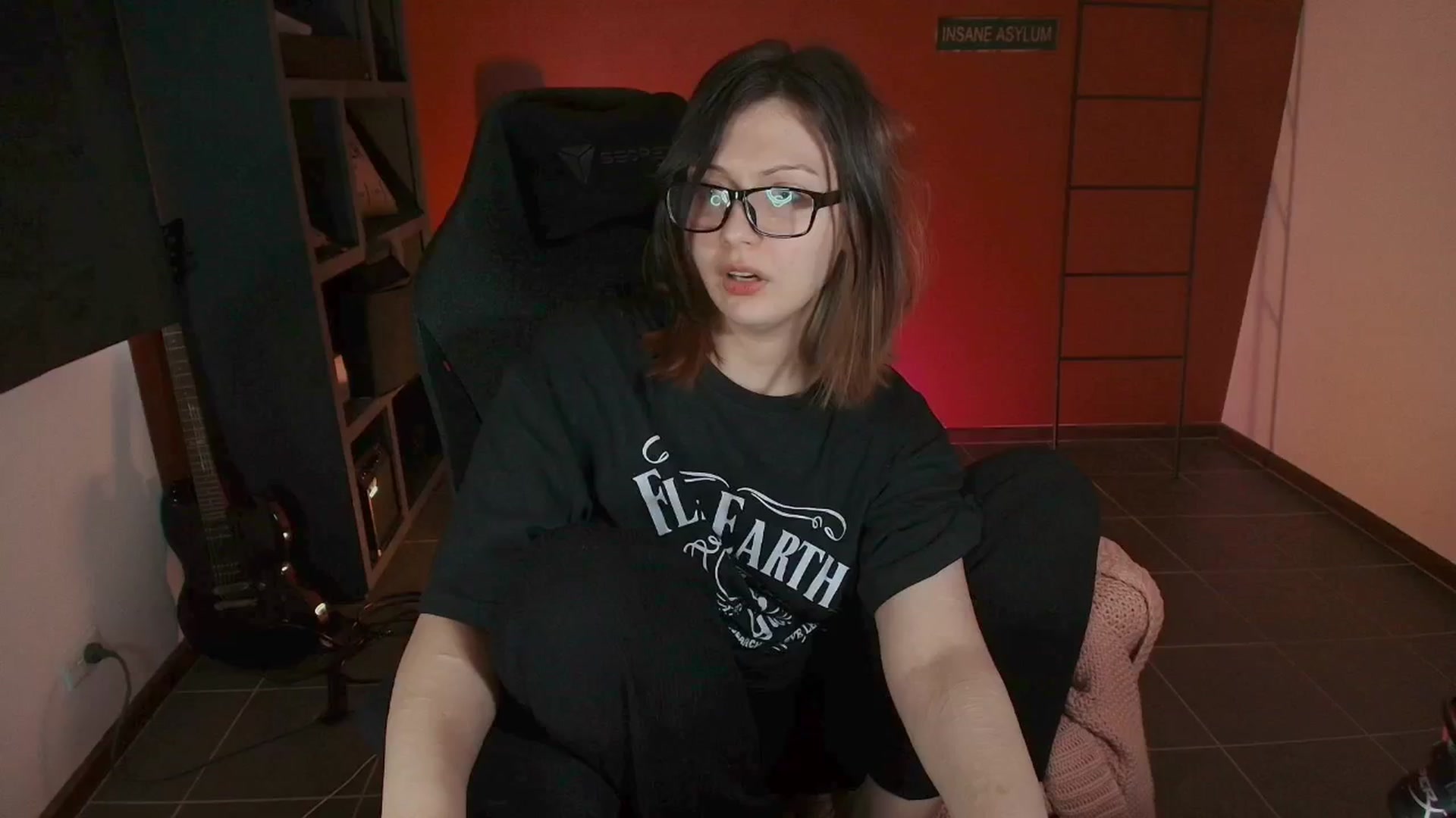 Gallery image thumbnail from RoomToAvoid's myfreecams stream on, 08/28/2025, 04:27 image 10 of 20