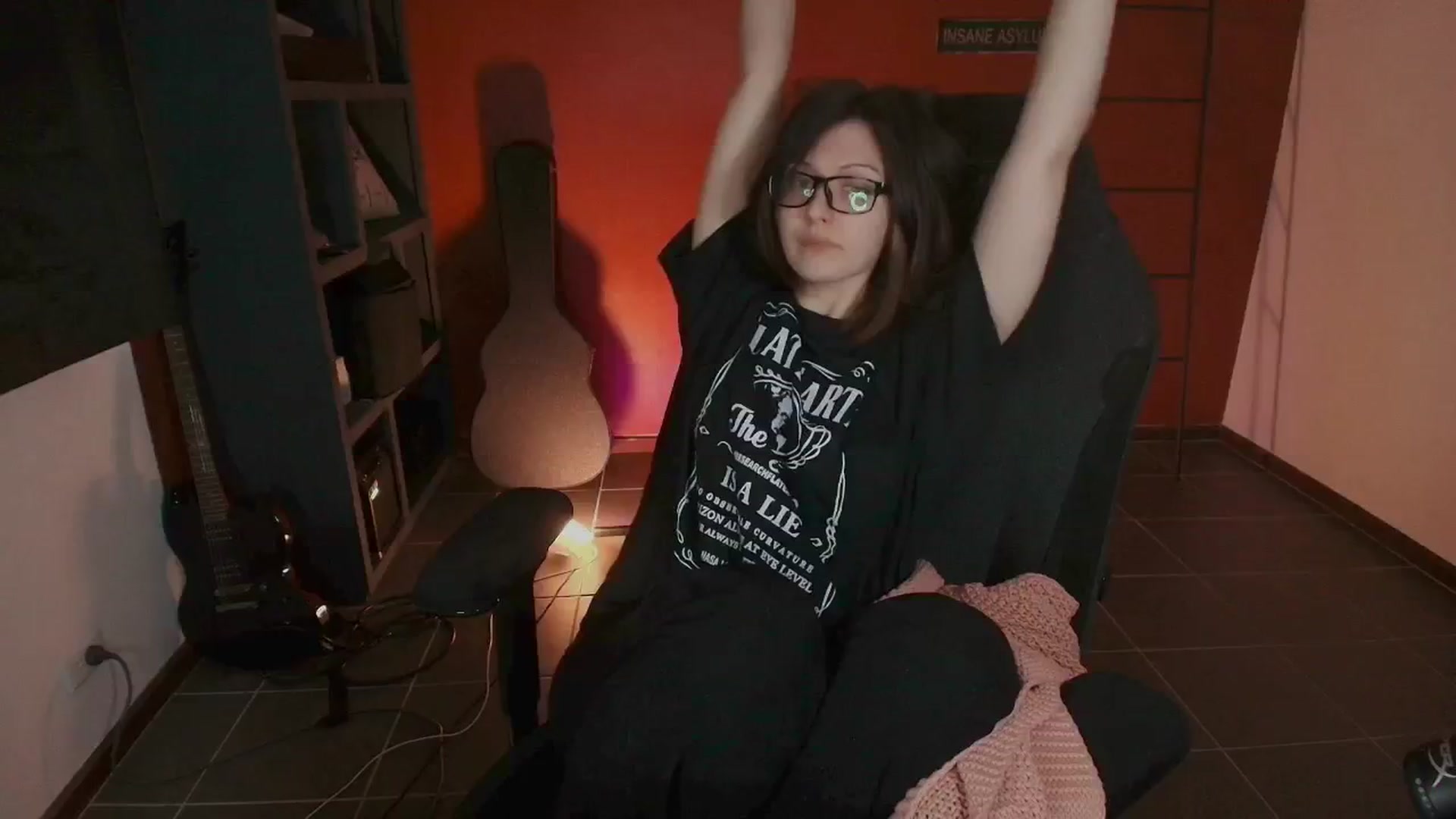 Gallery image thumbnail from RoomToAvoid's myfreecams stream on, 08/28/2025, 04:27 image 9 of 20