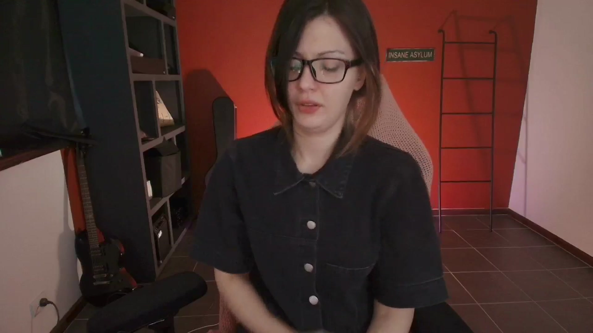 Gallery image thumbnail from RoomToAvoid's myfreecams stream on, 08/29/2025, 24:58 image 2 of 20