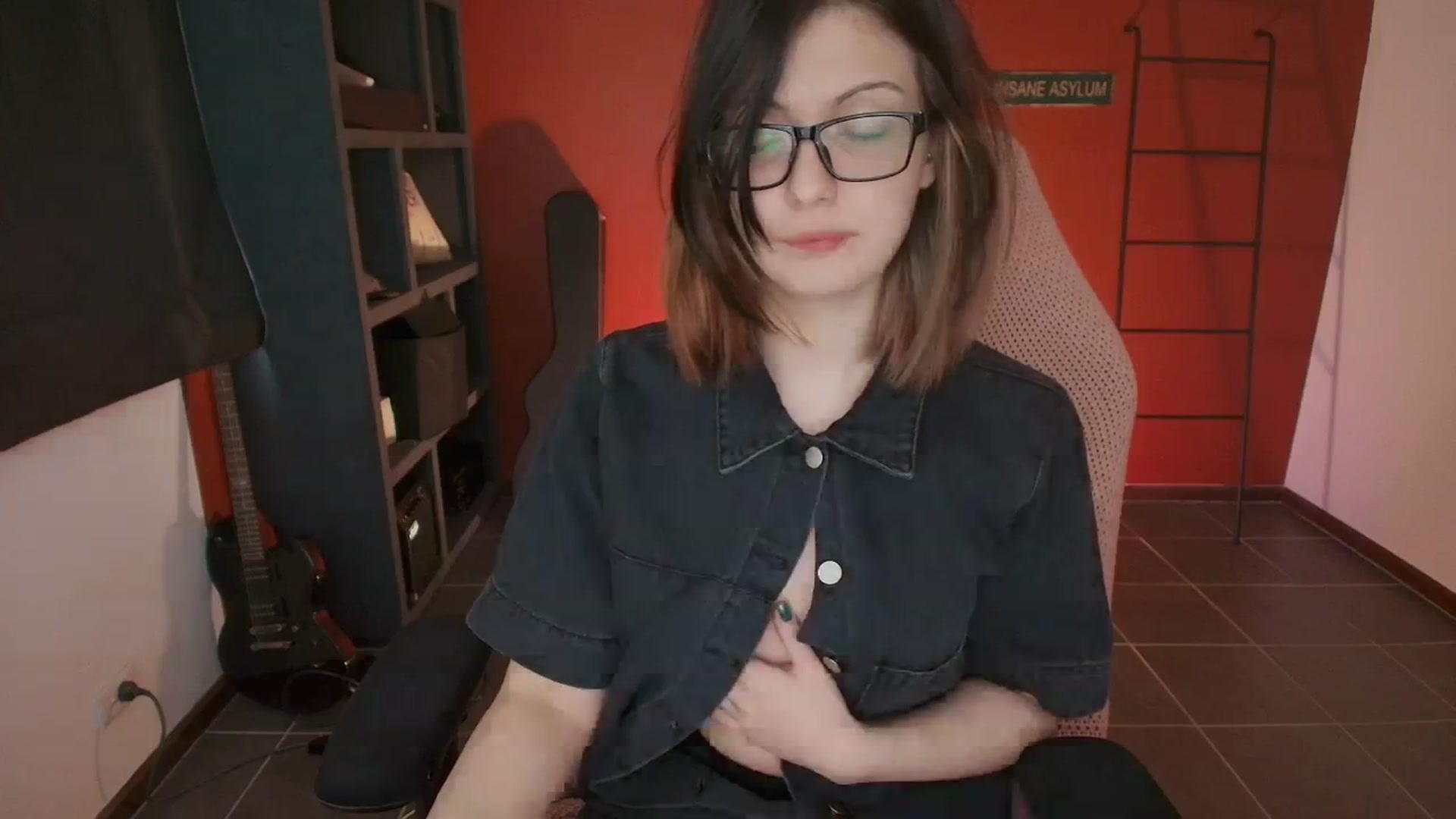 Gallery image thumbnail from RoomToAvoid's myfreecams stream on, 08/29/2025, 05:19 image 7 of 20