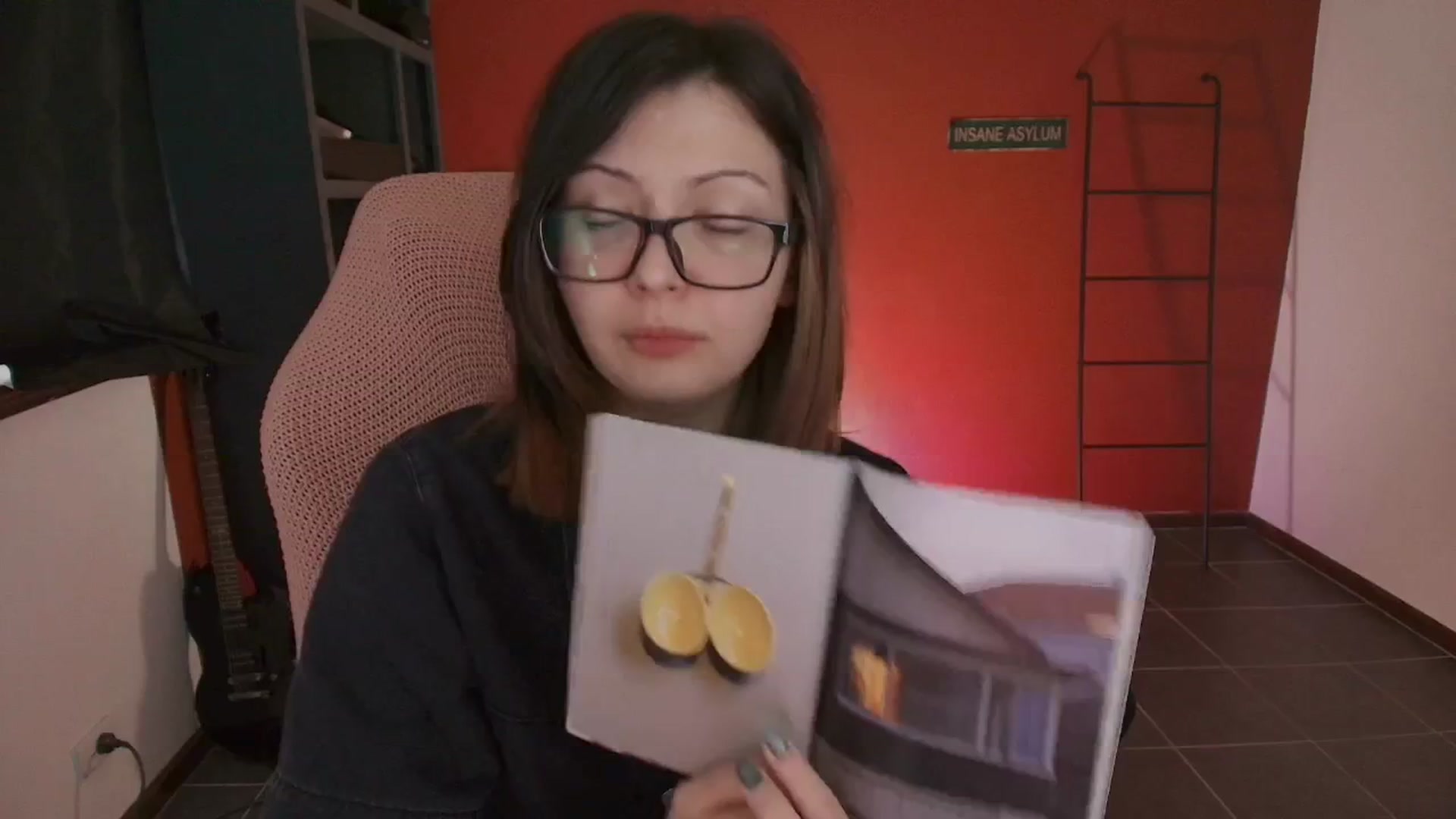 Gallery image thumbnail from RoomToAvoid's myfreecams stream on, 08/29/2025, 05:19 image 2 of 20