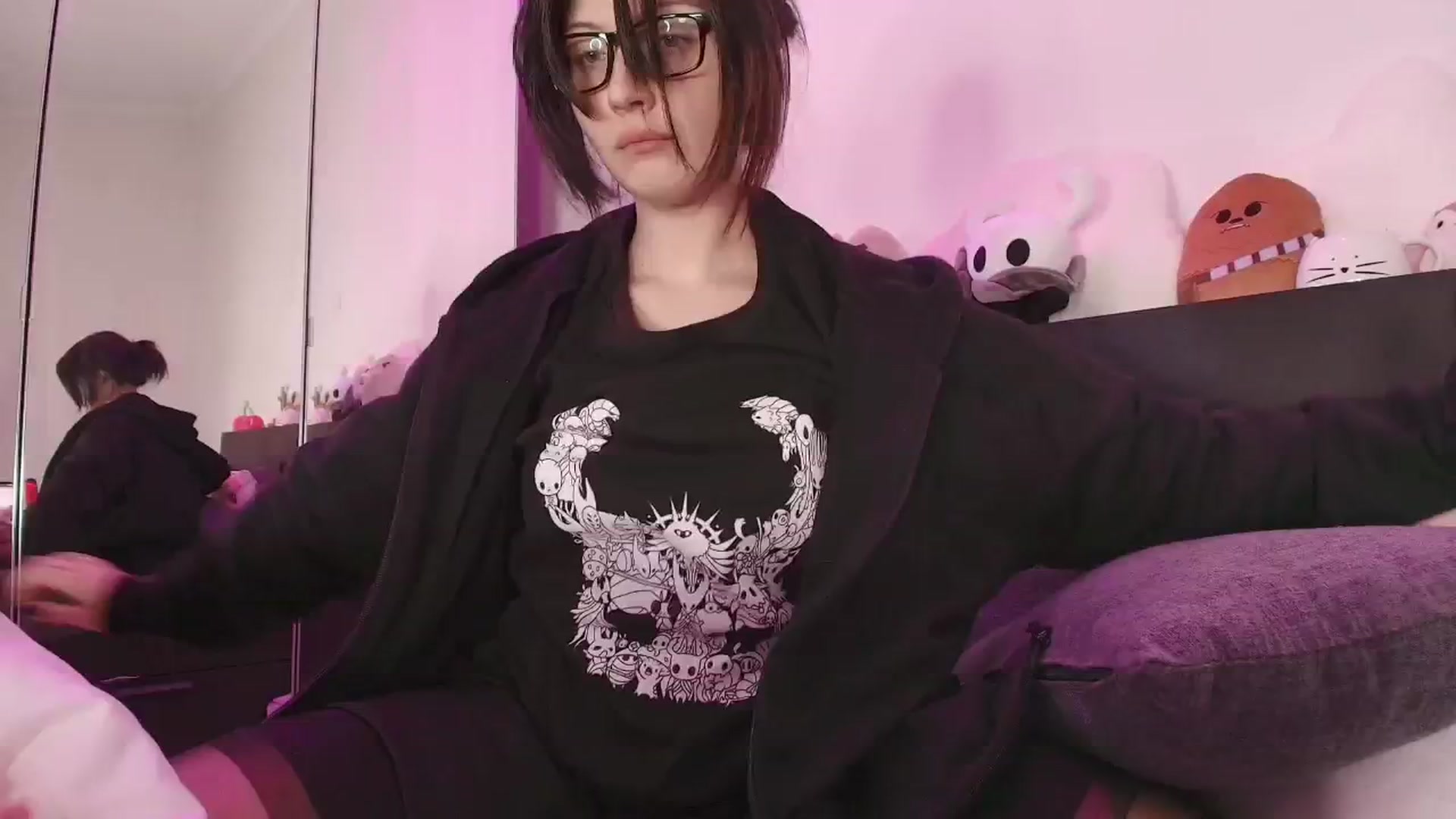 Gallery image thumbnail from RoomToAvoid's myfreecams stream on, 09/23/2025, 01:10 image 12 of 20