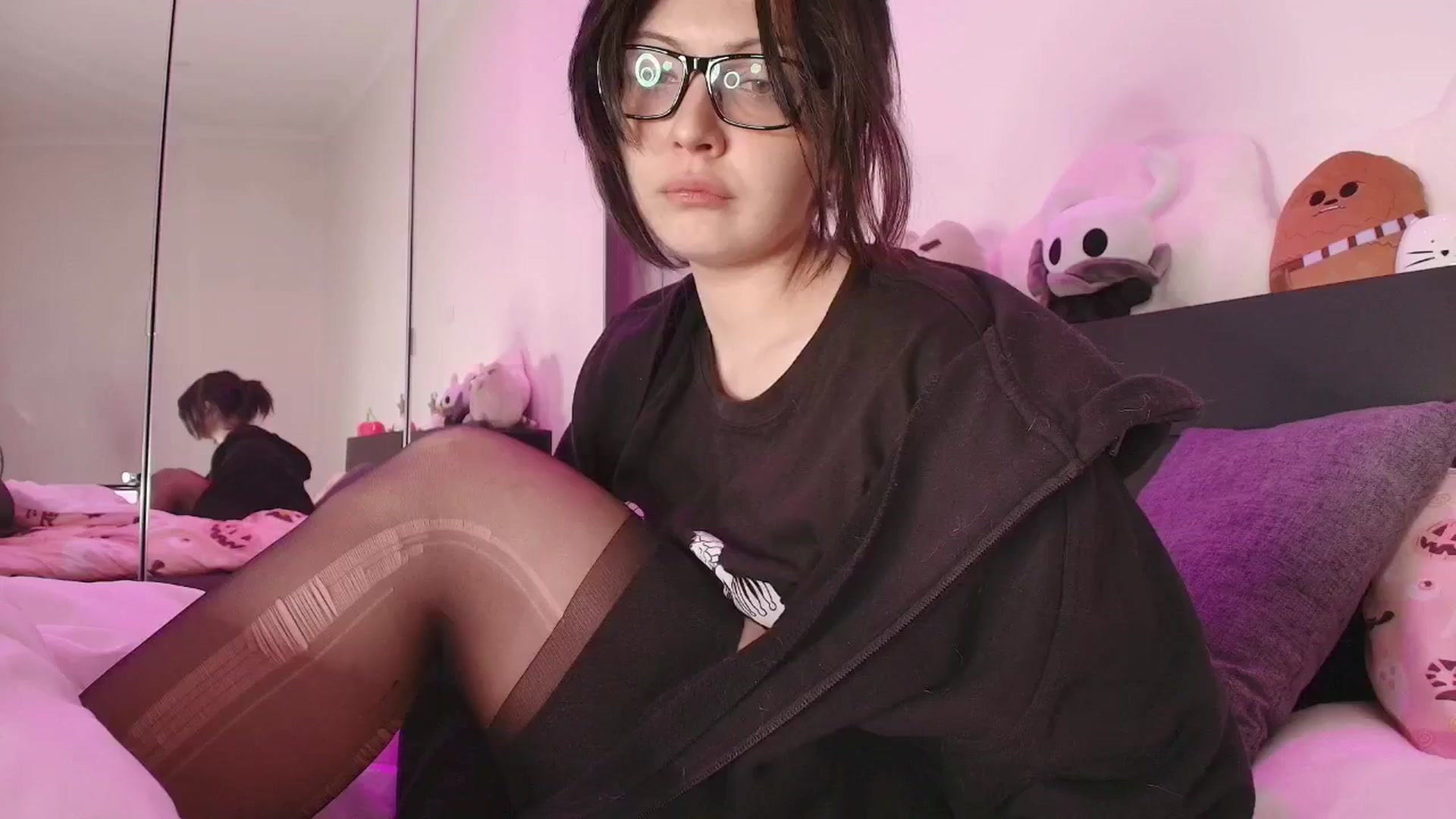 Gallery image thumbnail from RoomToAvoid's myfreecams stream on, 09/23/2025, 01:10 image 17 of 20