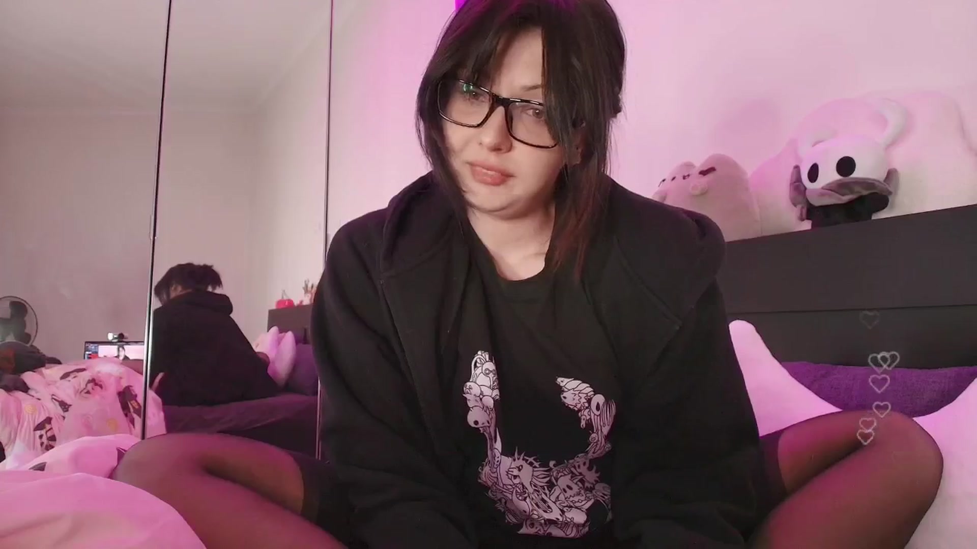 Gallery image thumbnail from RoomToAvoid's myfreecams stream on, 09/23/2025, 01:11 image 12 of 20