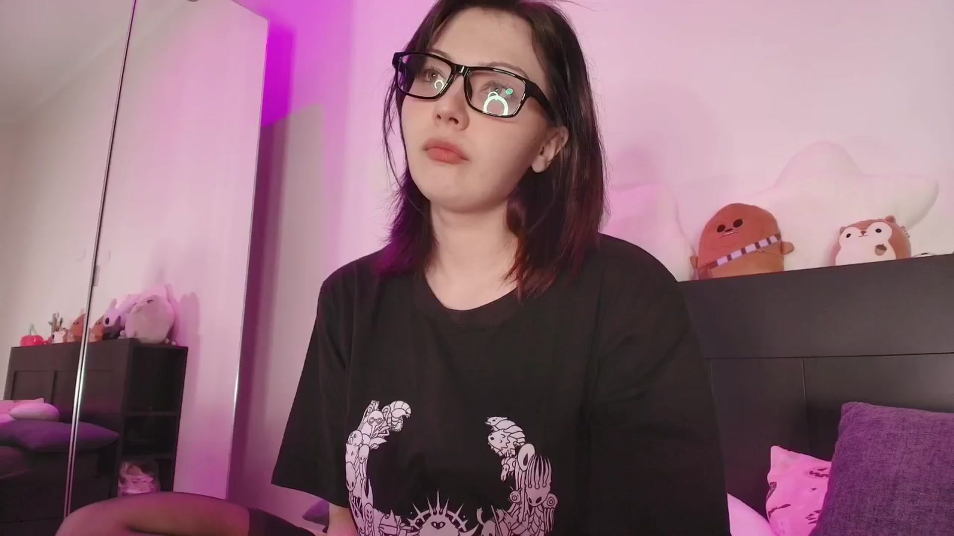 Gallery image thumbnail from RoomToAvoid's myfreecams stream on, 09/23/2025, 01:11 image 3 of 20