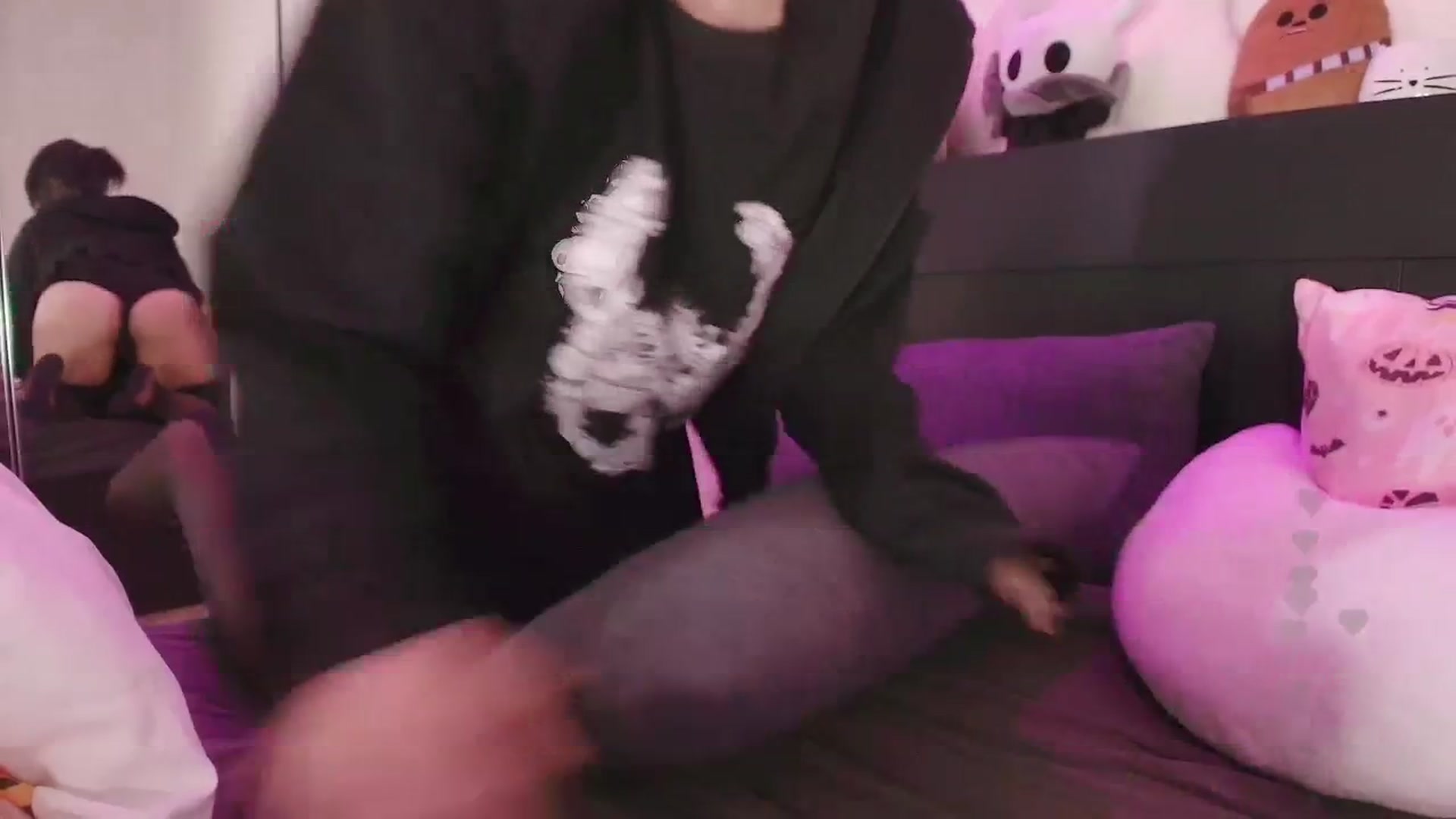 Gallery image thumbnail from RoomToAvoid's myfreecams stream on, 09/23/2025, 01:11 image 19 of 20