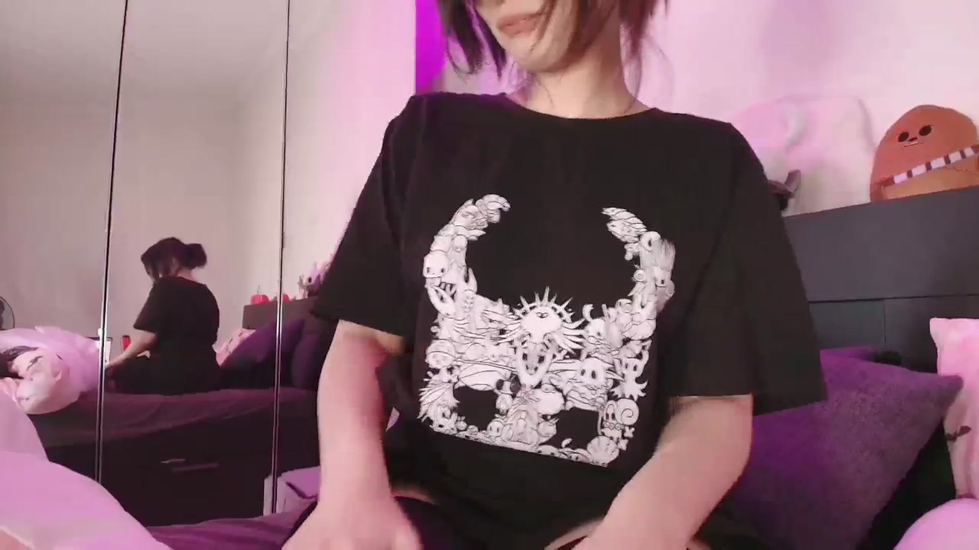 Gallery image thumbnail from RoomToAvoid's myfreecams stream on, 09/23/2025, 02:36 image 8 of 20