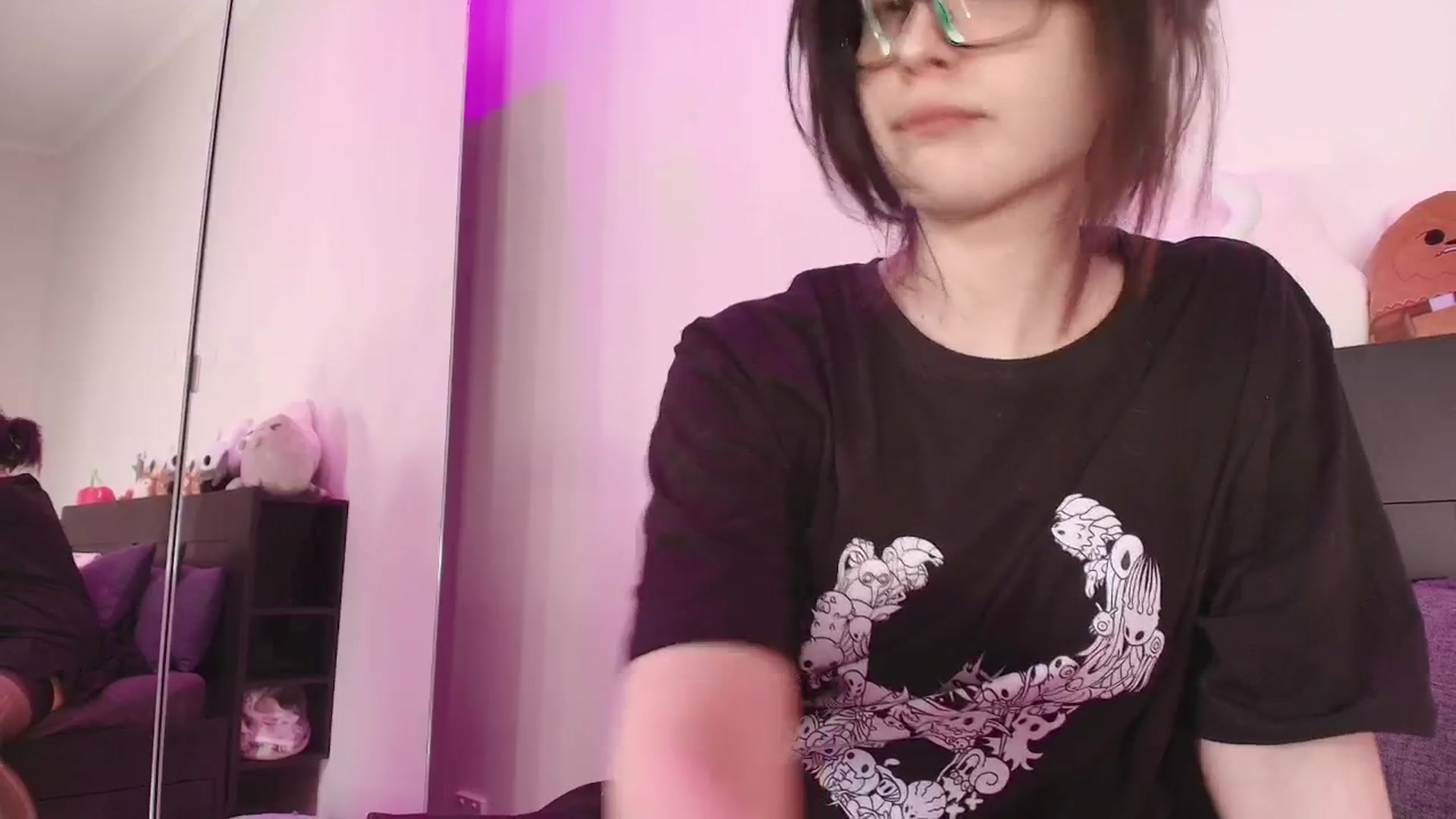 Gallery image thumbnail from RoomToAvoid's myfreecams stream on, 09/23/2025, 02:36 image 13 of 20
