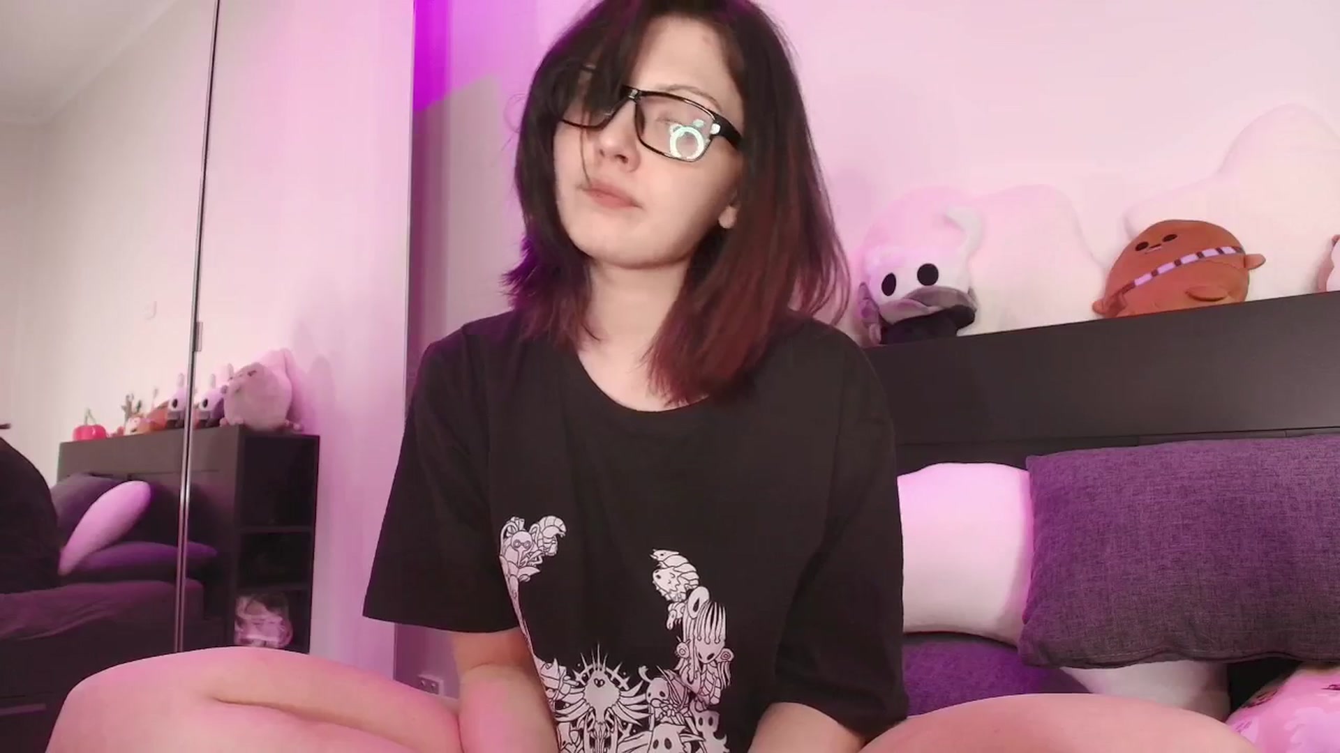 Gallery image thumbnail from RoomToAvoid's myfreecams stream on, 09/23/2025, 05:04 image 20 of 20