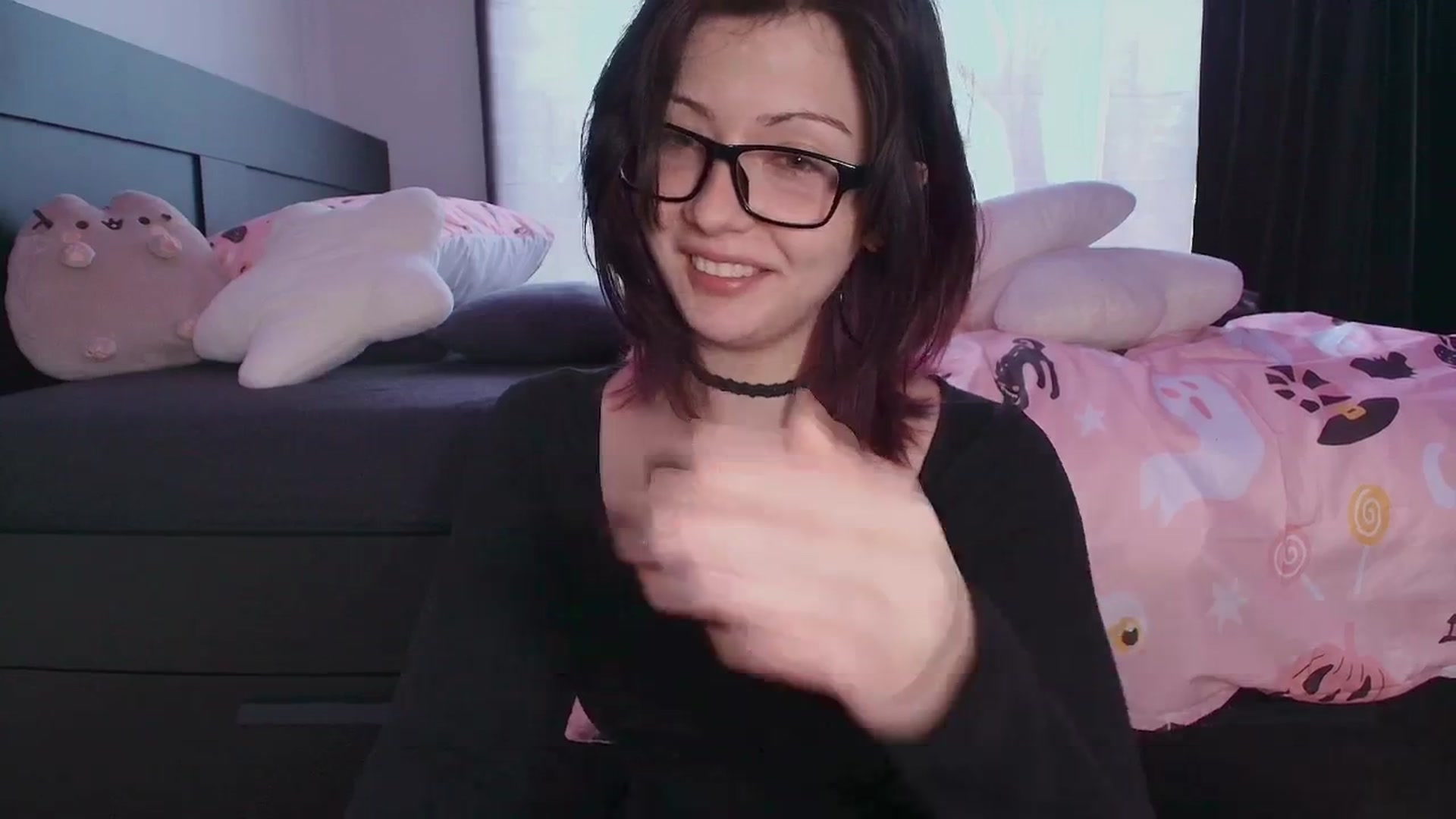 Gallery image thumbnail from RoomToAvoid's myfreecams stream on, 10/01/2025, 04:02 image 4 of 20