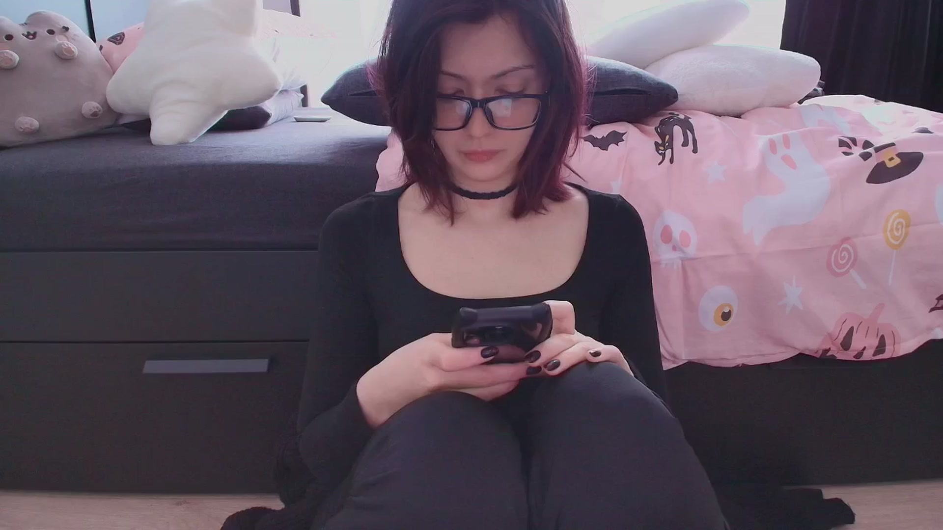 Gallery image thumbnail from RoomToAvoid's myfreecams stream on, 10/01/2025, 04:02 image 1 of 20