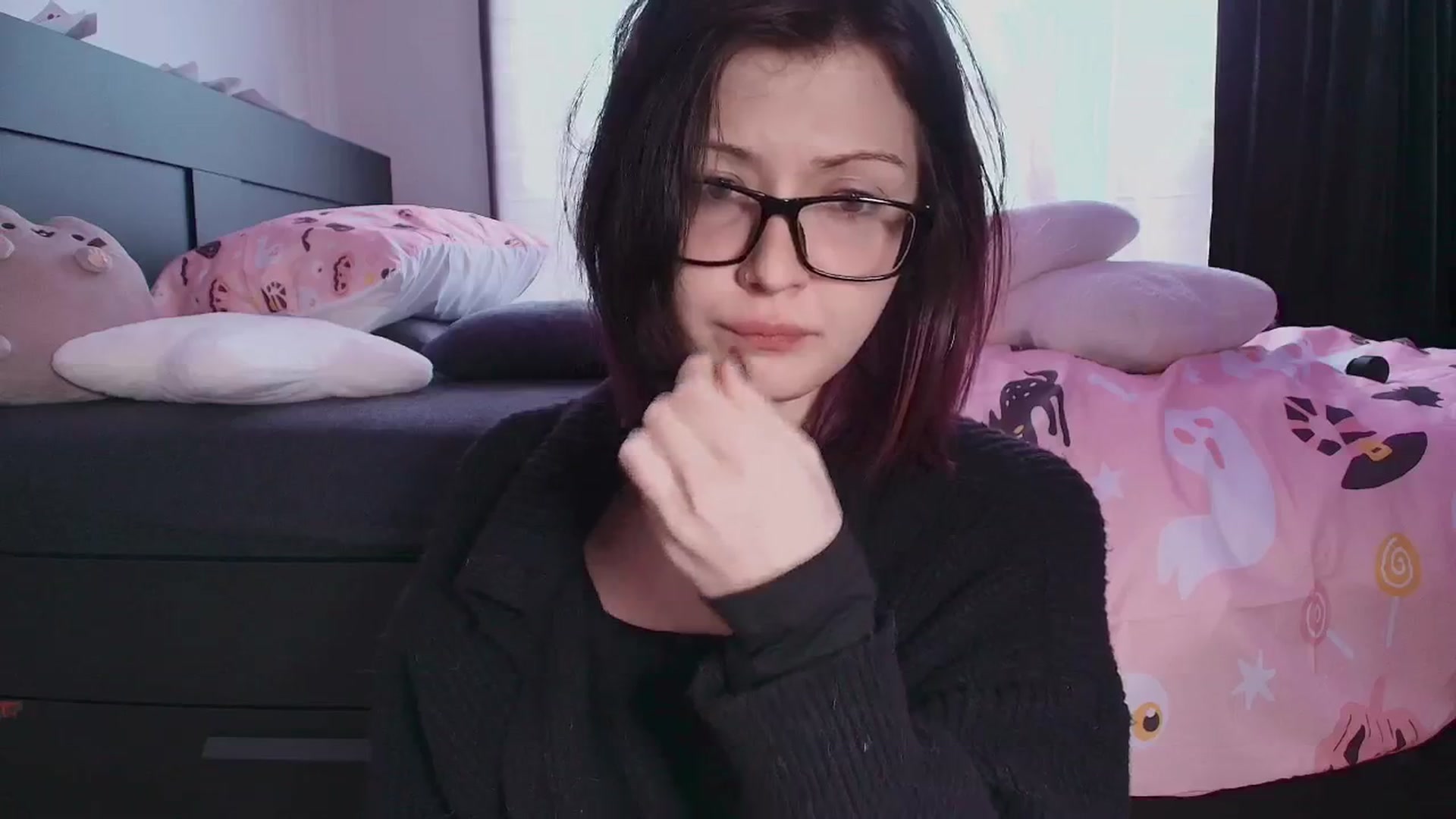 Gallery image thumbnail from RoomToAvoid's myfreecams stream on, 10/01/2025, 04:02 image 9 of 20