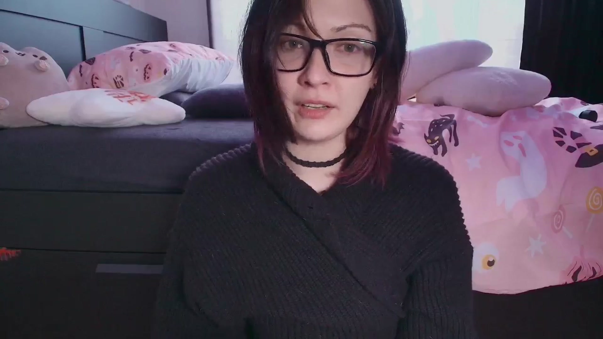 Gallery image thumbnail from RoomToAvoid's myfreecams stream on, 10/01/2025, 04:02 image 12 of 20