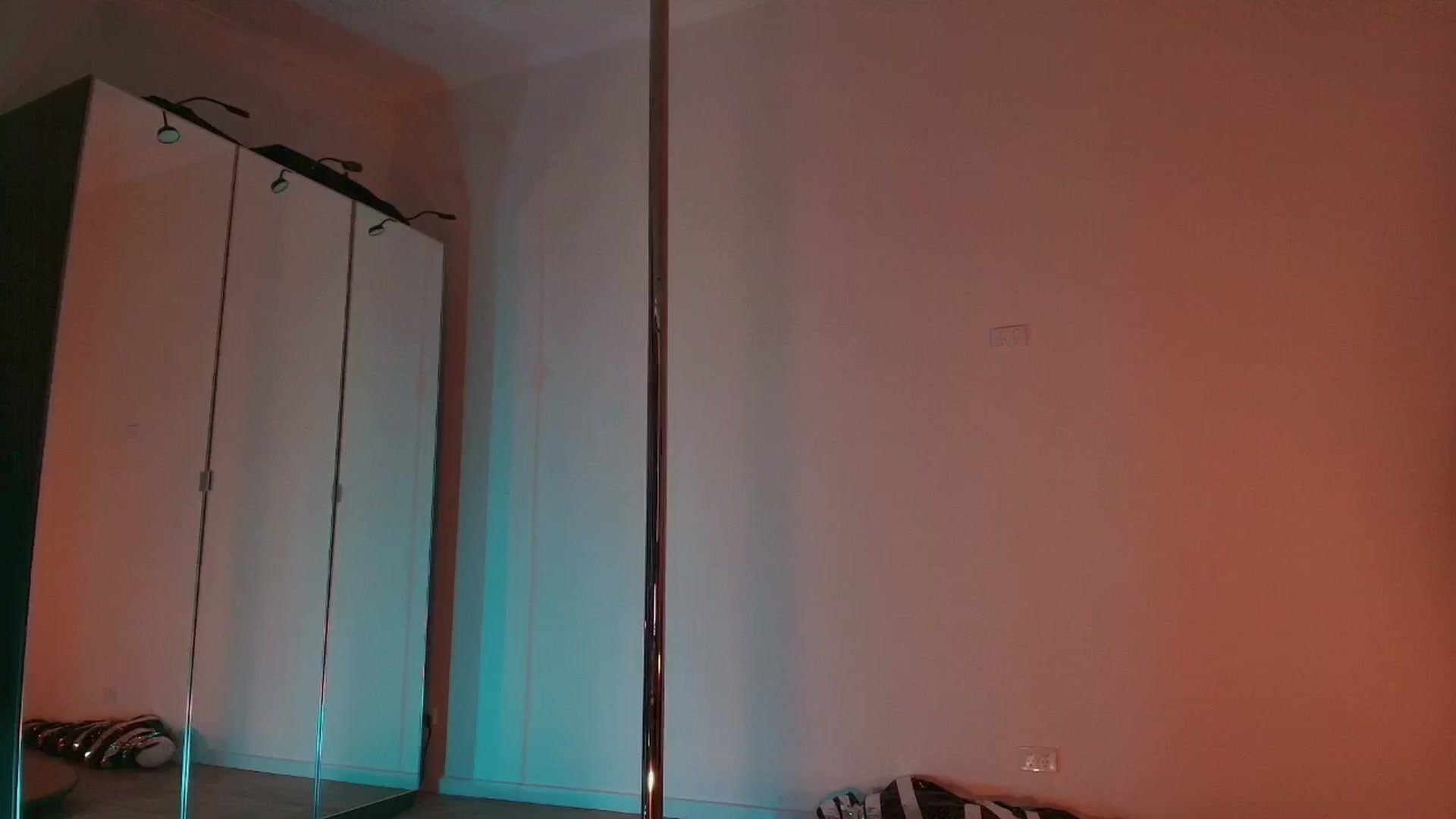 Gallery image thumbnail from RoomToAvoid's myfreecams stream on, 10/07/2025, 05:53 image 1 of 20