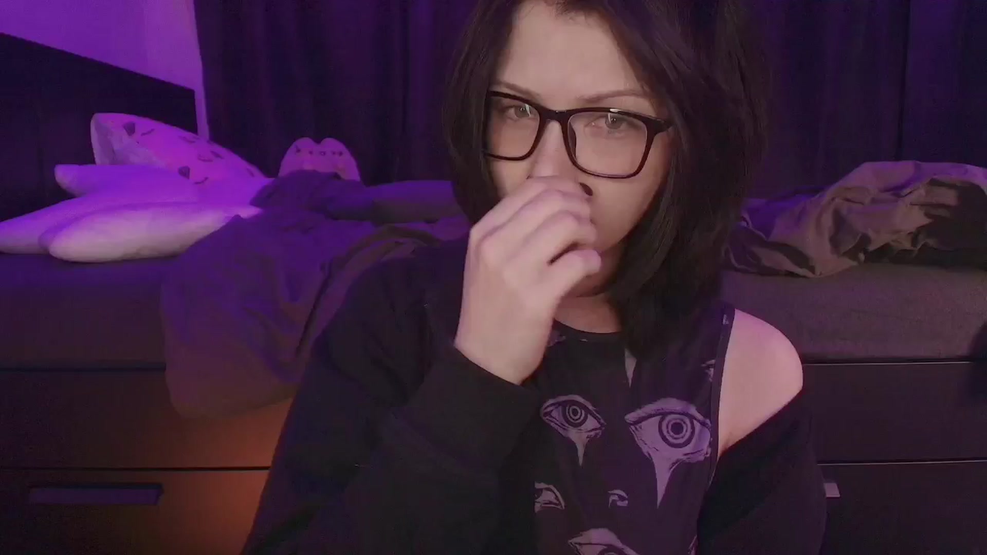 Gallery image thumbnail from RoomToAvoid's myfreecams stream on, 10/10/2025, 01:05 image 1 of 20
