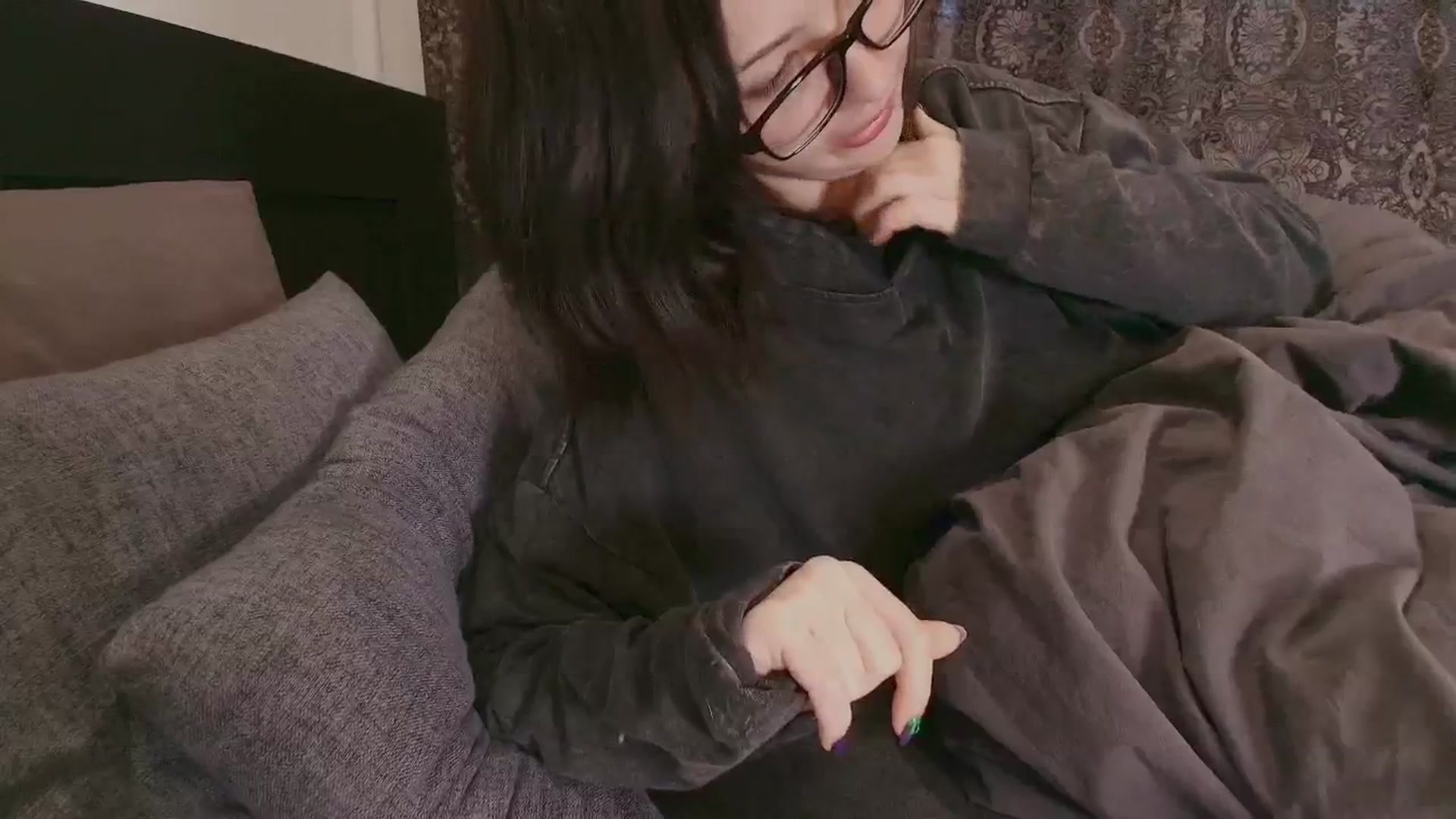 Gallery image thumbnail from RoomToAvoid's myfreecams stream on, 10/28/2025, 24:04 image 4 of 20
