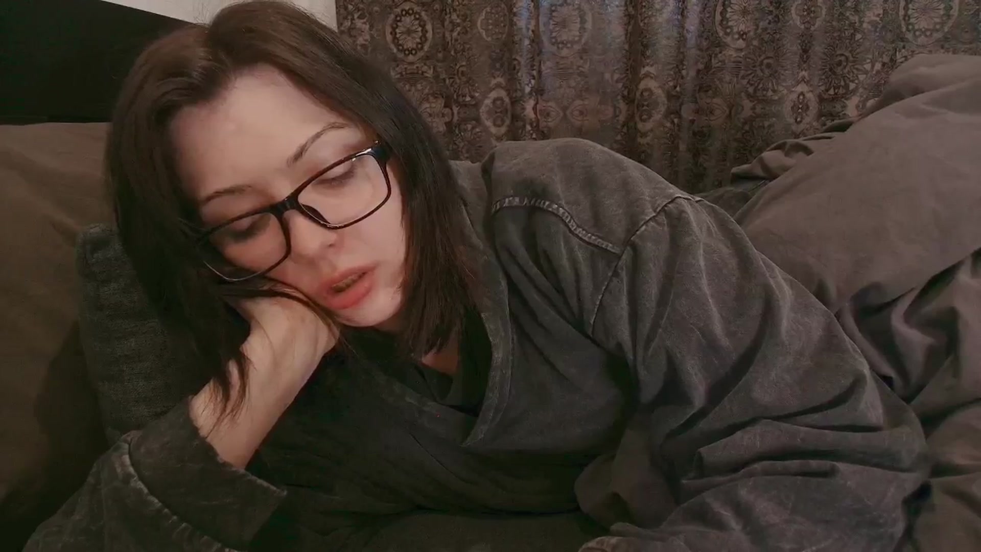 Gallery image thumbnail from RoomToAvoid's myfreecams stream on, 10/28/2025, 24:04 image 2 of 20