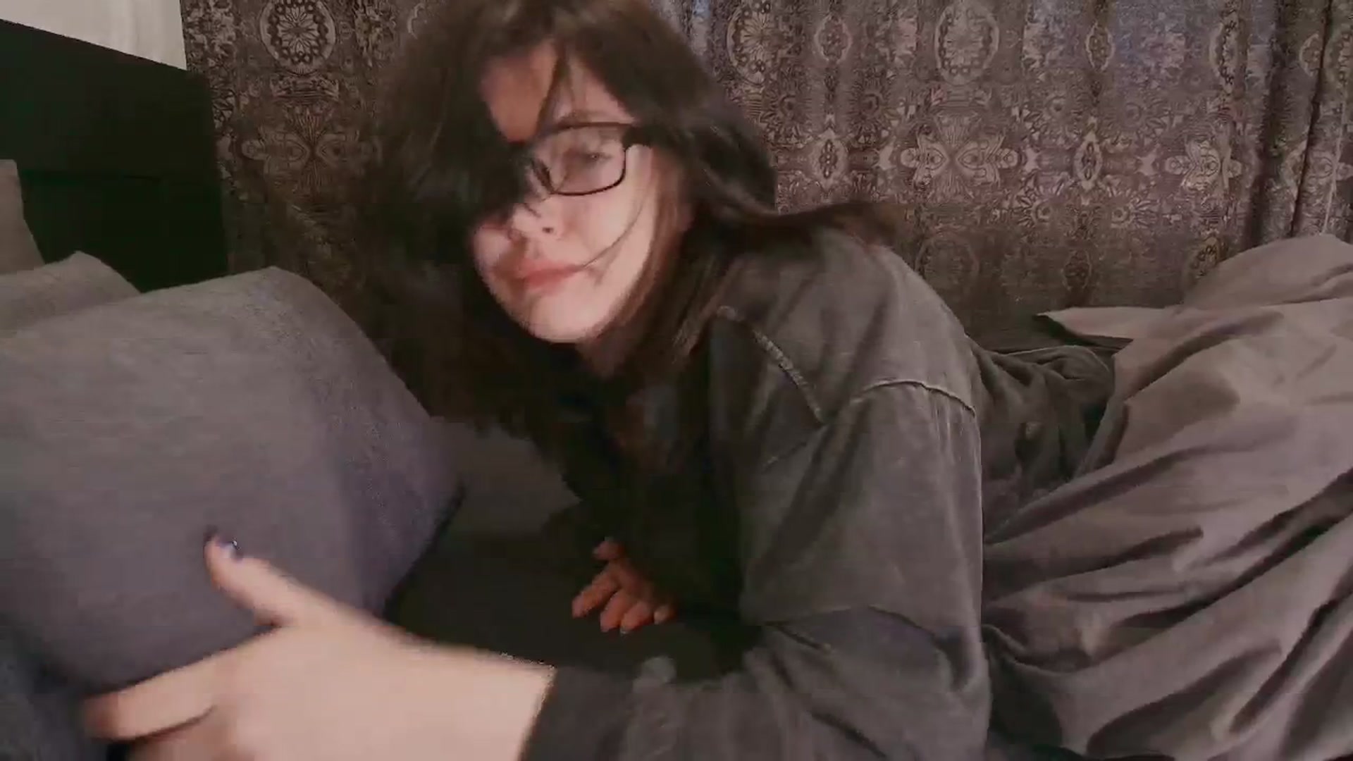 Gallery image thumbnail from RoomToAvoid's myfreecams stream on, 10/28/2025, 24:04 image 19 of 20