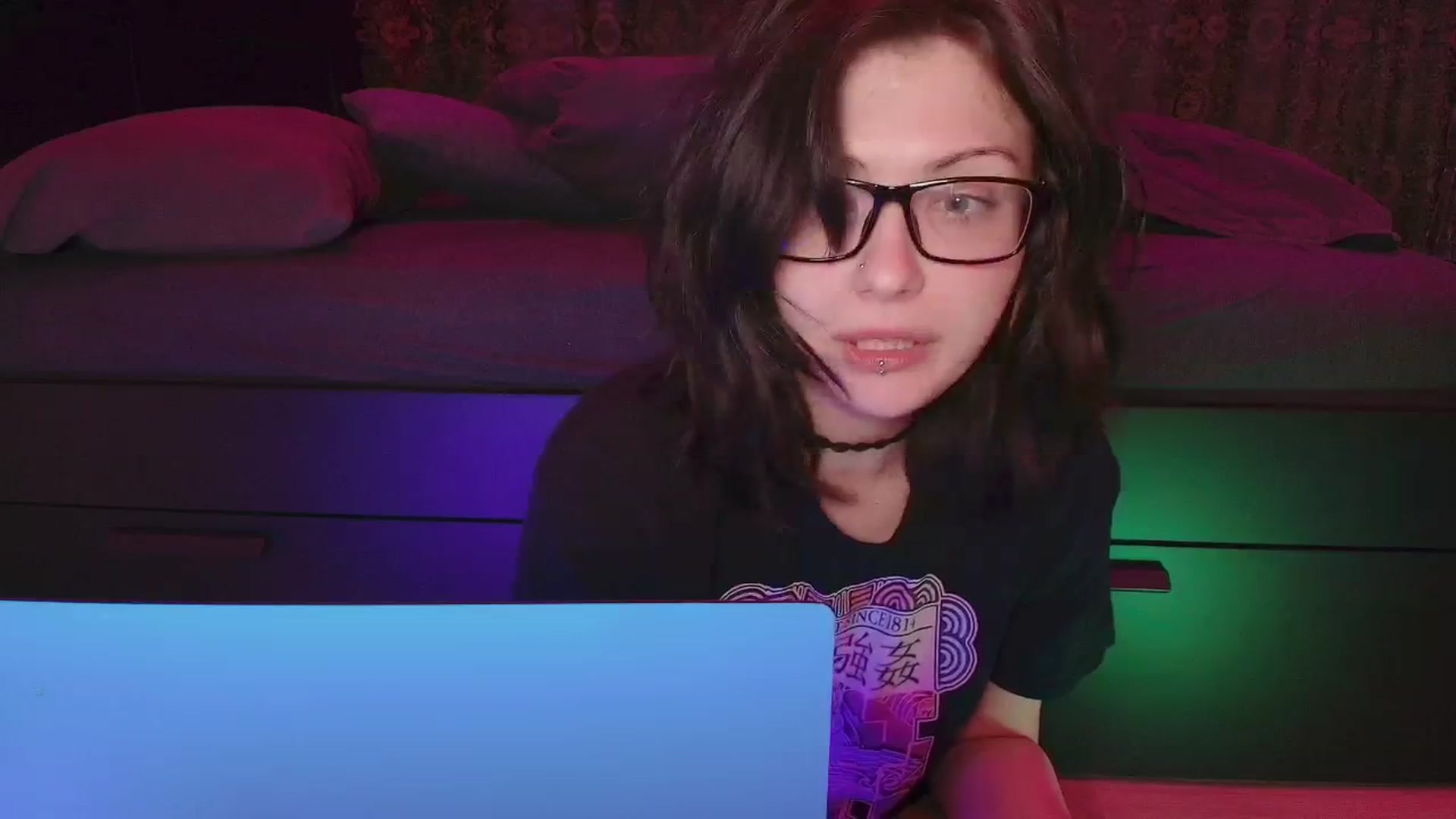 Gallery image thumbnail from RoomToAvoid's myfreecams stream on, 10/31/2025, 02:55 image 16 of 20