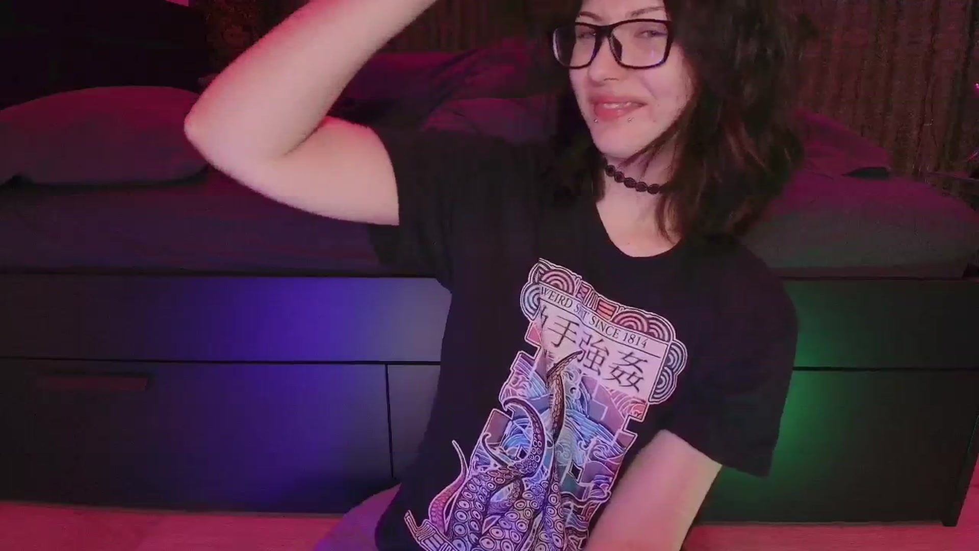 Gallery image thumbnail from RoomToAvoid's myfreecams stream on, 10/31/2025, 04:05 image 12 of 20