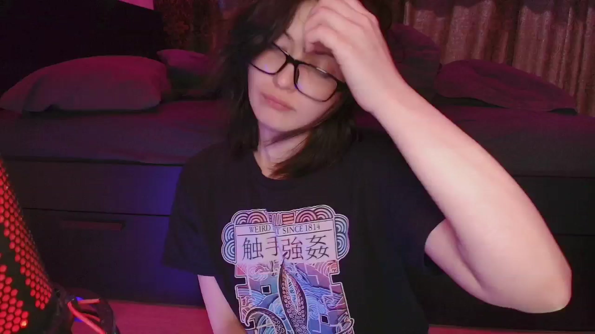 Gallery image thumbnail from RoomToAvoid's myfreecams stream on, 10/31/2025, 04:44 image 1 of 20