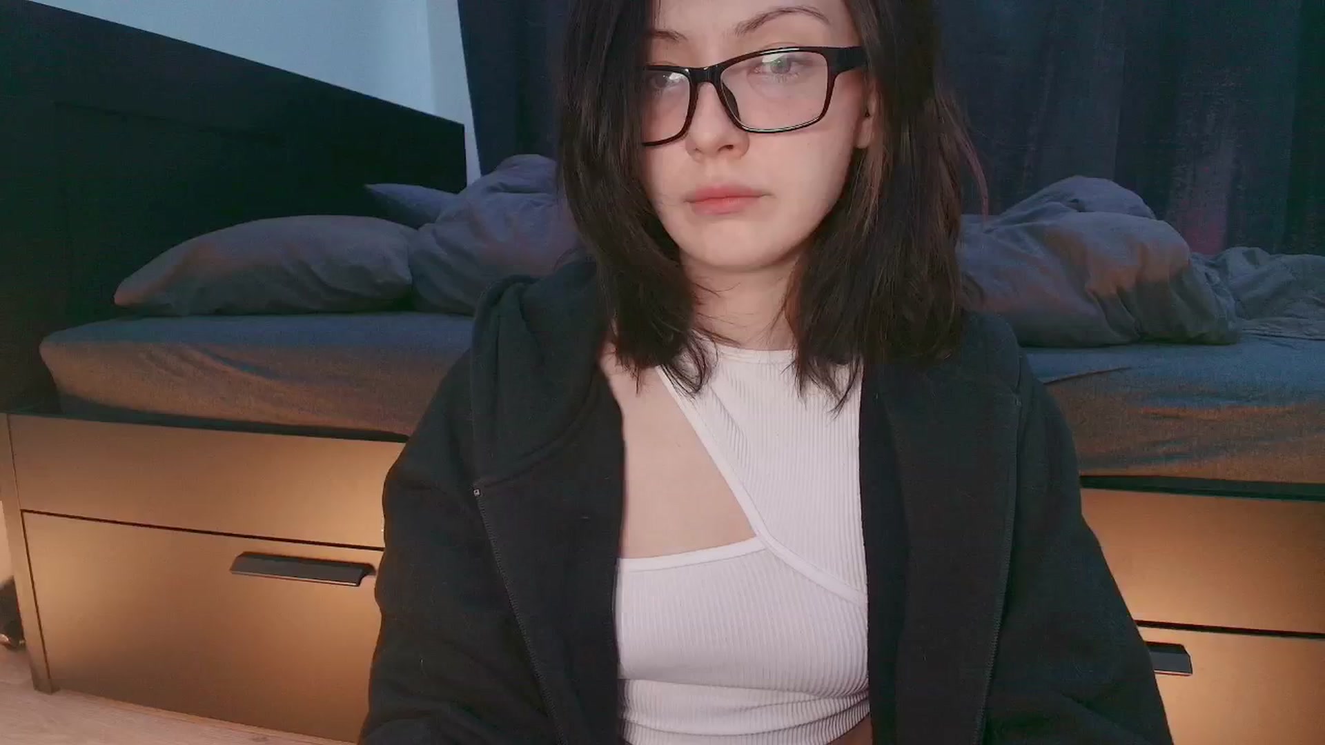 Gallery image thumbnail from RoomToAvoid's myfreecams stream on, 11/04/2025, 03:11 image 1 of 20