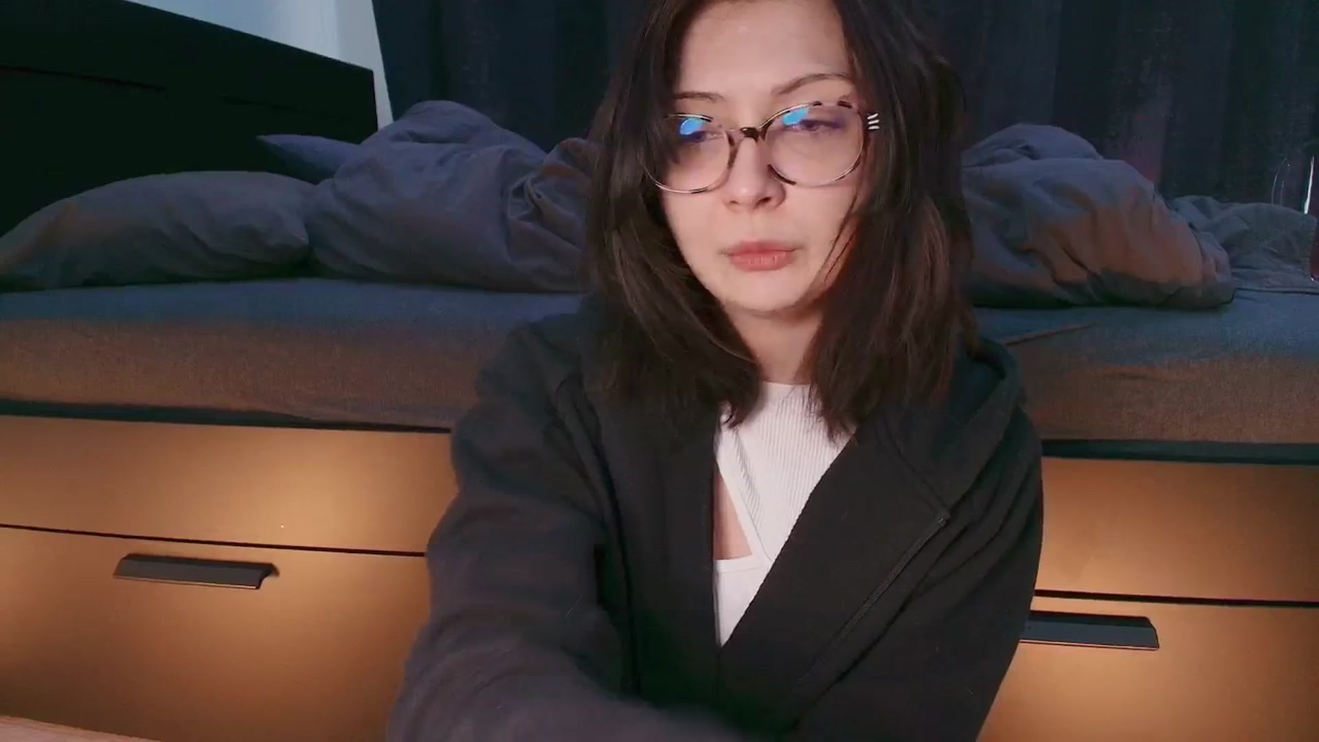 Gallery image thumbnail from RoomToAvoid's myfreecams stream on, 11/04/2025, 03:11 image 13 of 20