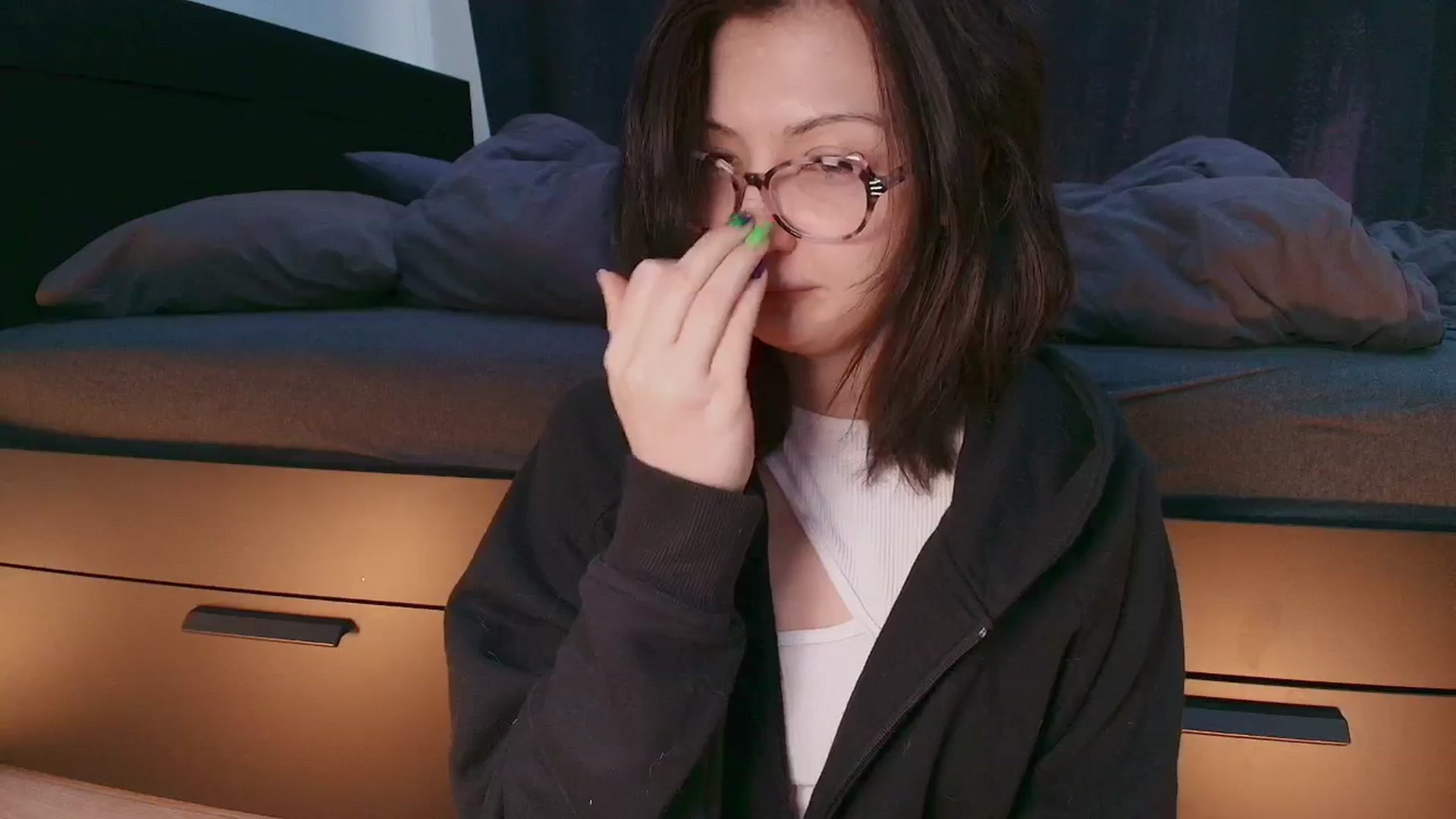 Gallery image thumbnail from RoomToAvoid's myfreecams stream on, 11/04/2025, 04:32 image 6 of 20