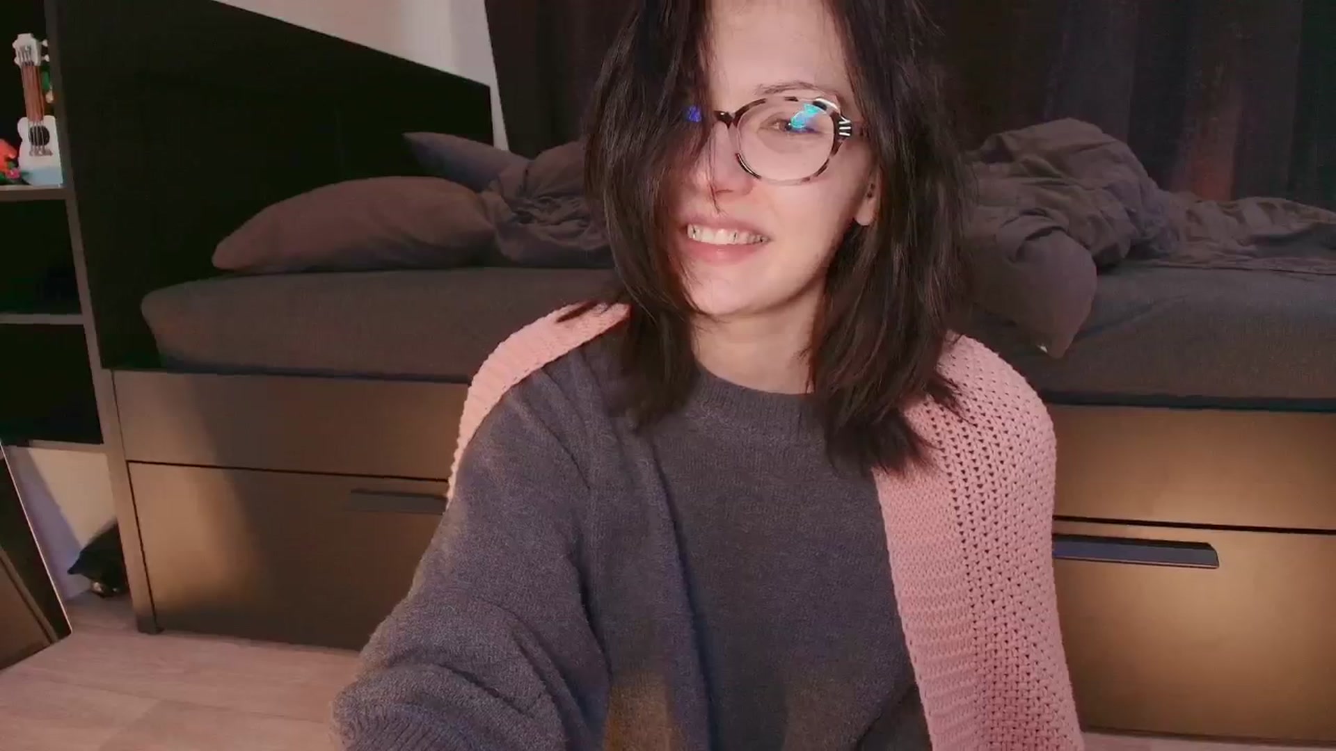 Gallery image thumbnail from RoomToAvoid's myfreecams stream on, 11/06/2025, 03:43 image 14 of 20