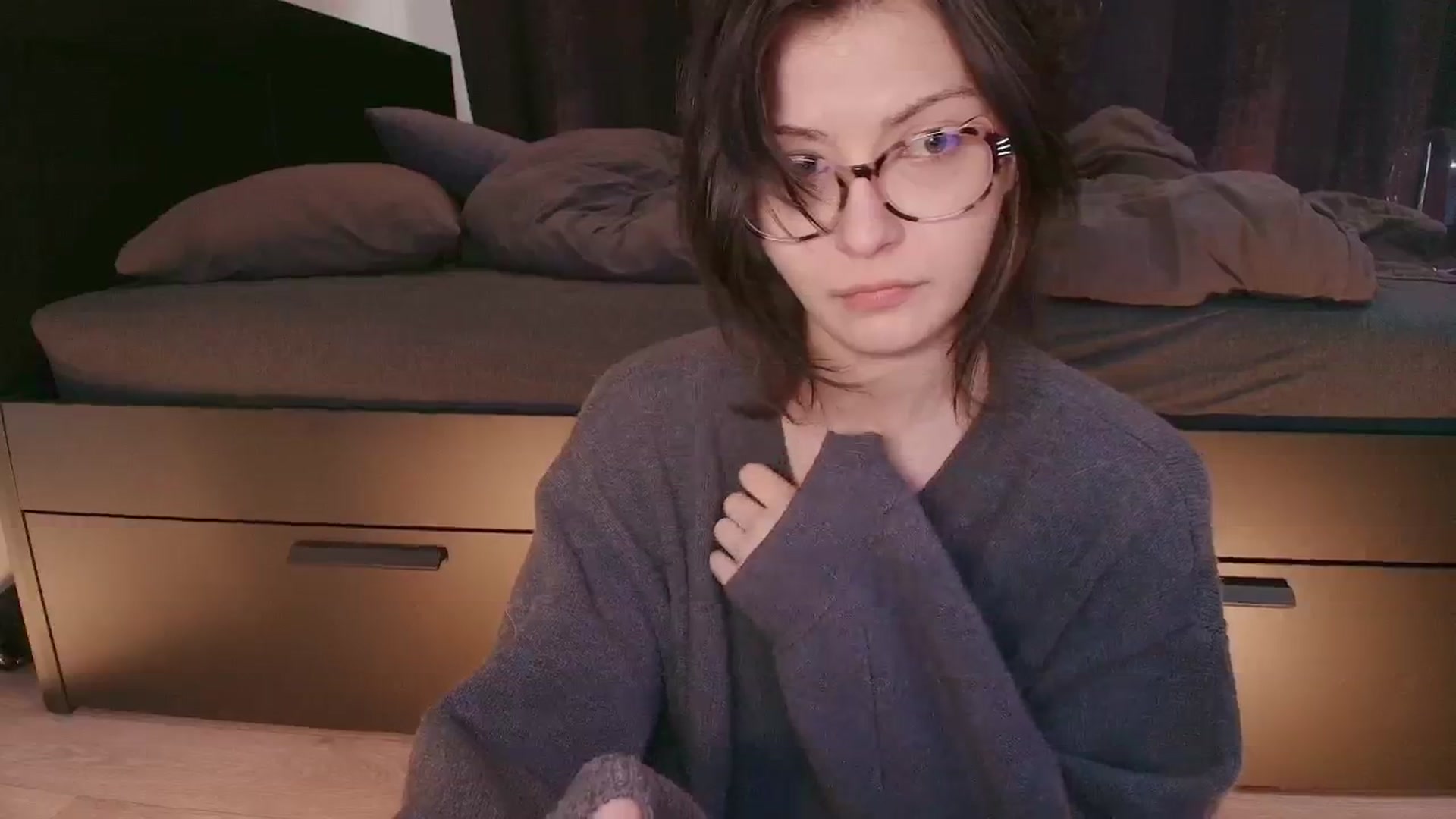 Gallery image thumbnail from RoomToAvoid's myfreecams stream on, 11/06/2025, 03:43 image 6 of 20