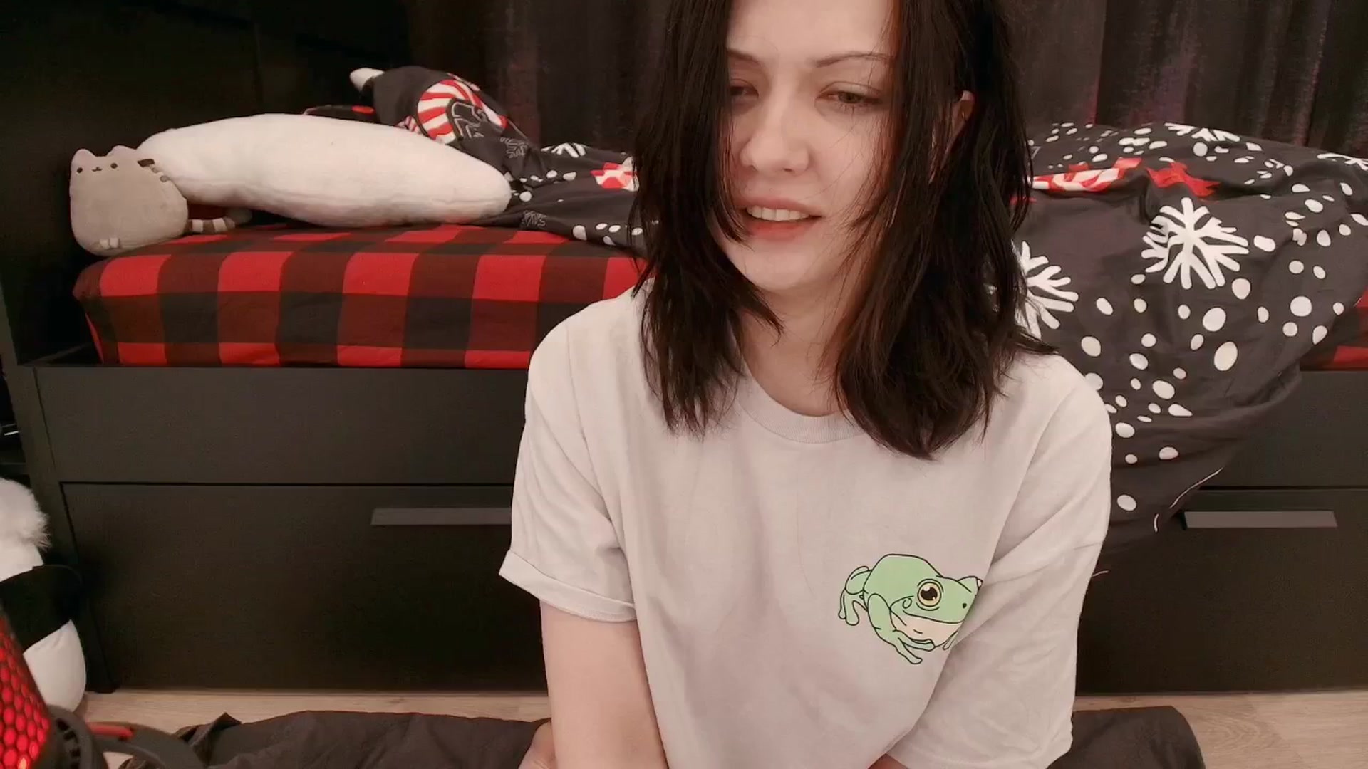 Gallery image thumbnail from RoomToAvoid's myfreecams stream on, 12/16/2025, 23:54 image 17 of 20