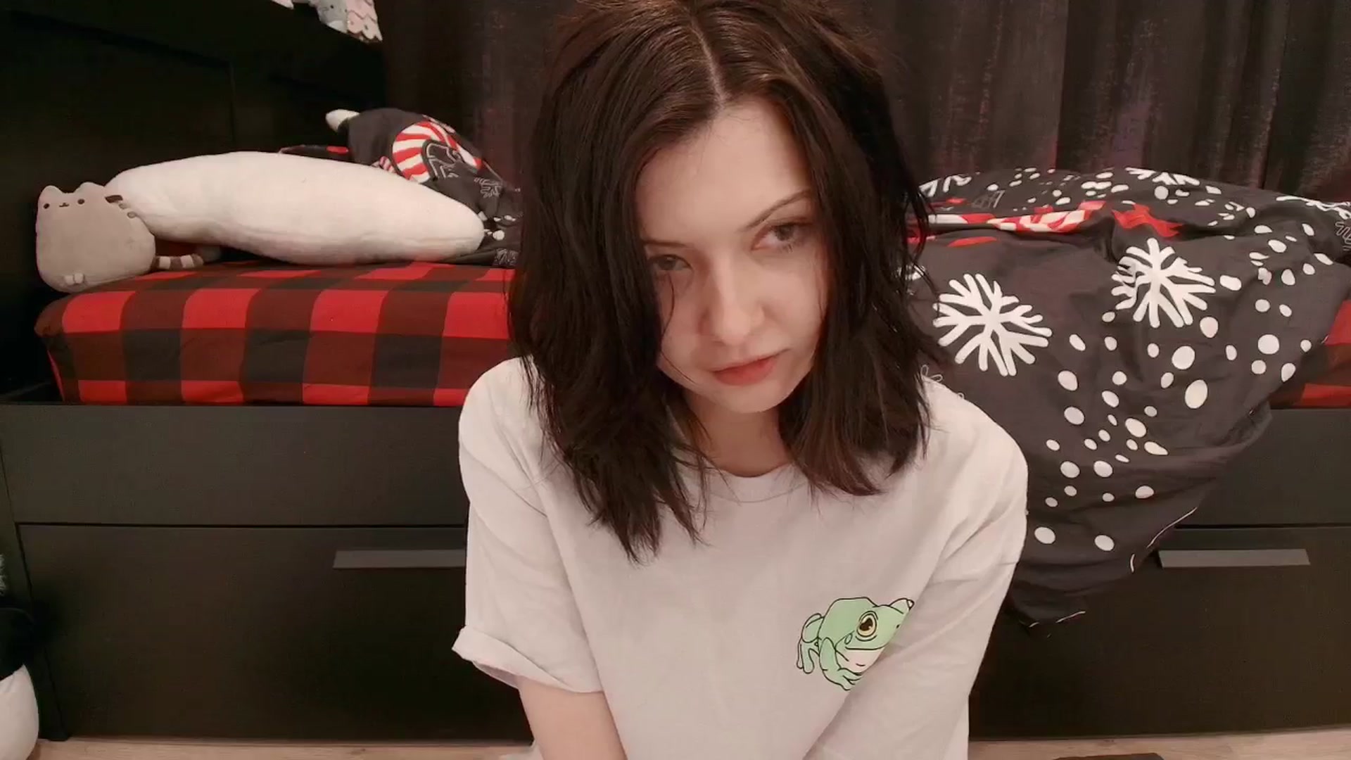 Gallery image thumbnail from RoomToAvoid's myfreecams stream on, 12/16/2025, 23:54 image 10 of 20