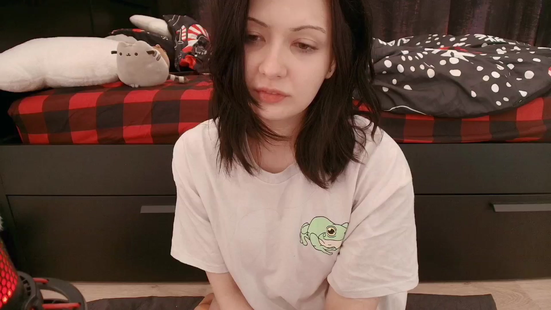 Gallery image thumbnail from RoomToAvoid's myfreecams stream on, 12/17/2025, 01:10 image 2 of 20