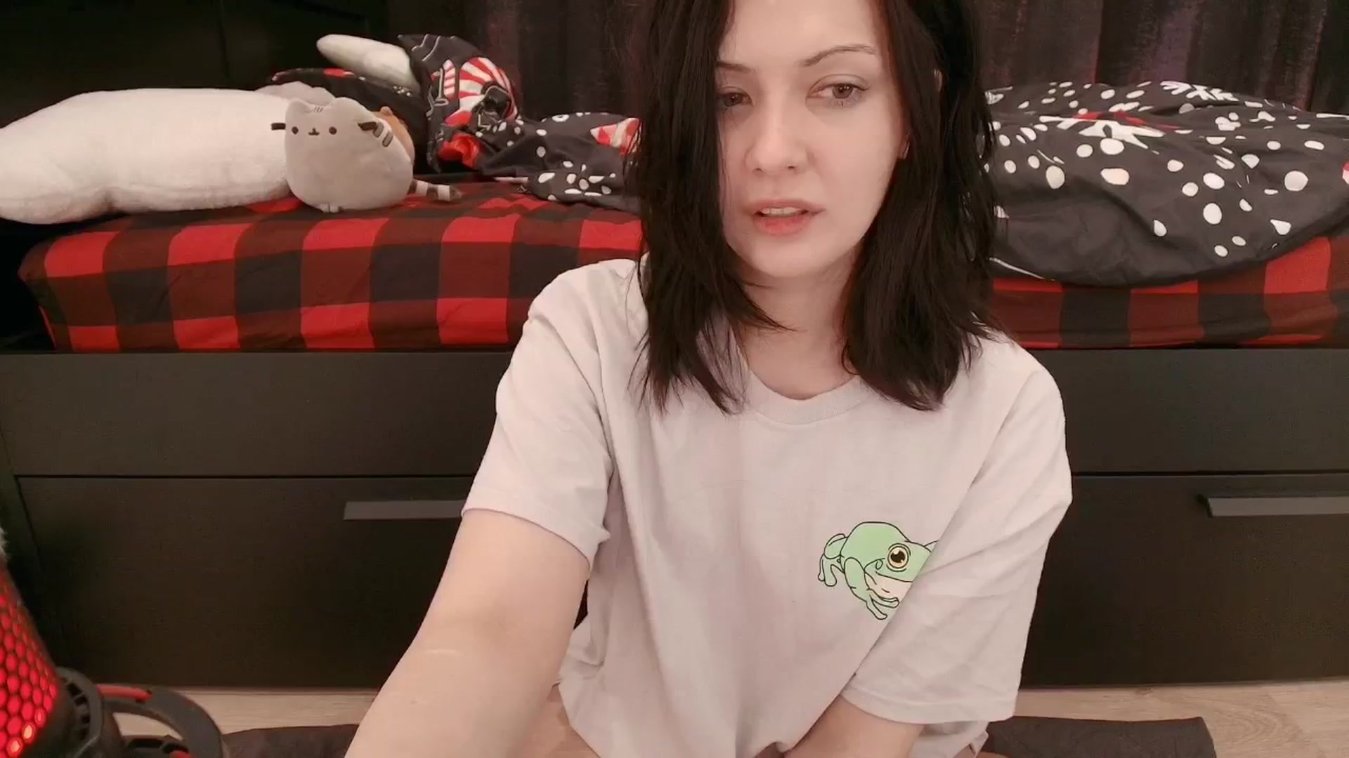 Gallery image thumbnail from RoomToAvoid's myfreecams stream on, 12/17/2025, 01:10 image 3 of 20