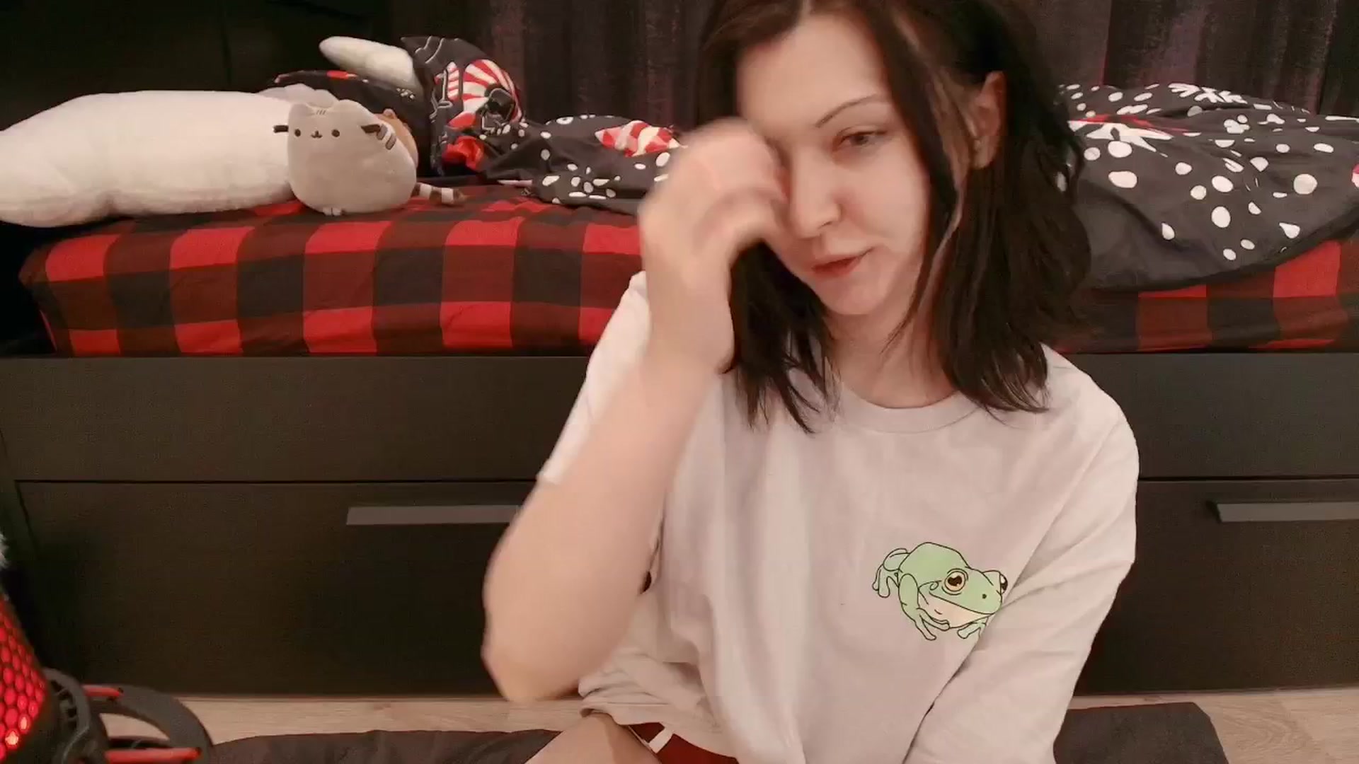 Gallery image thumbnail from RoomToAvoid's myfreecams stream on, 12/17/2025, 01:10 image 1 of 20