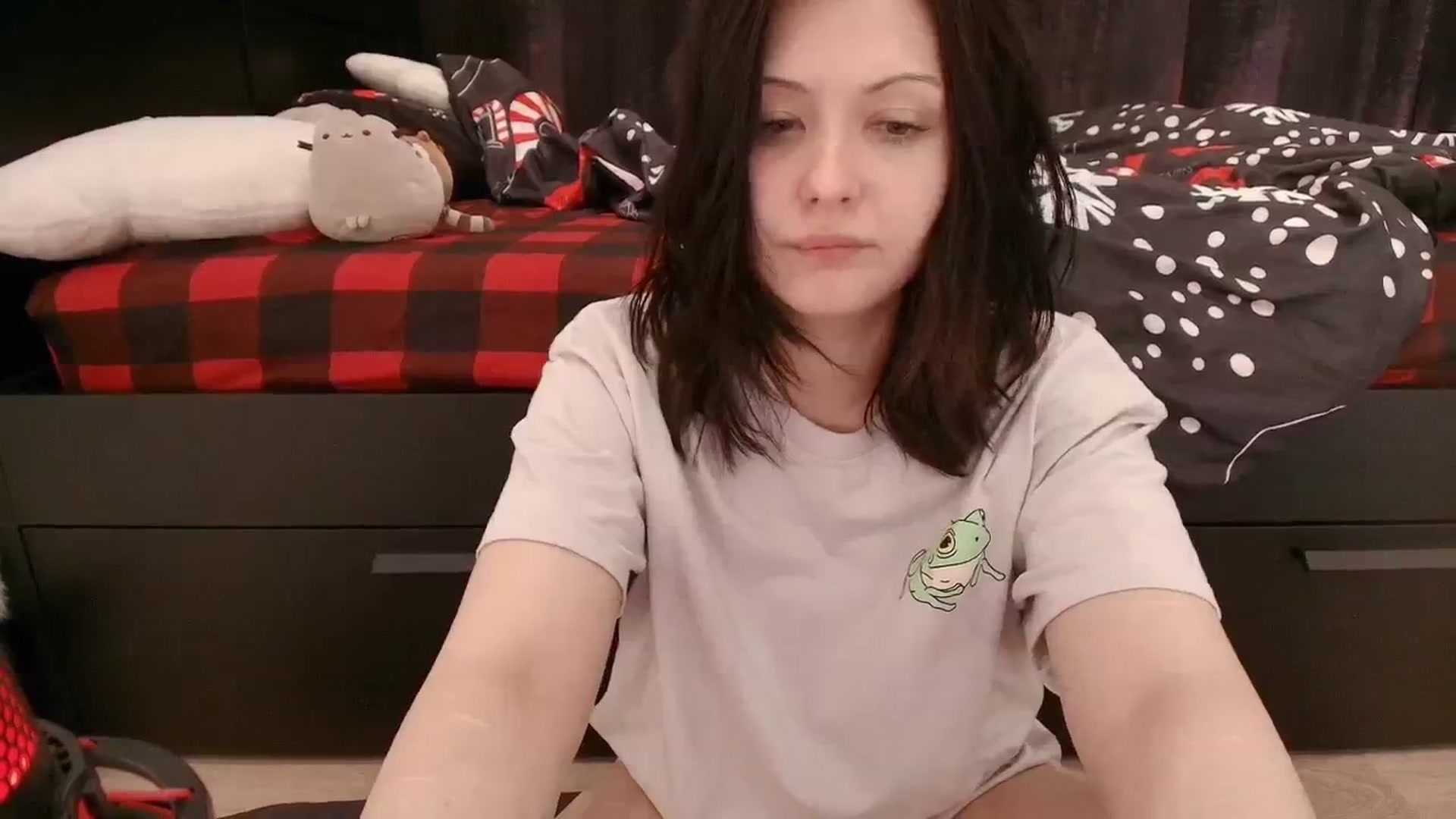 Gallery image thumbnail from RoomToAvoid's myfreecams stream on, 12/17/2025, 01:10 image 19 of 20