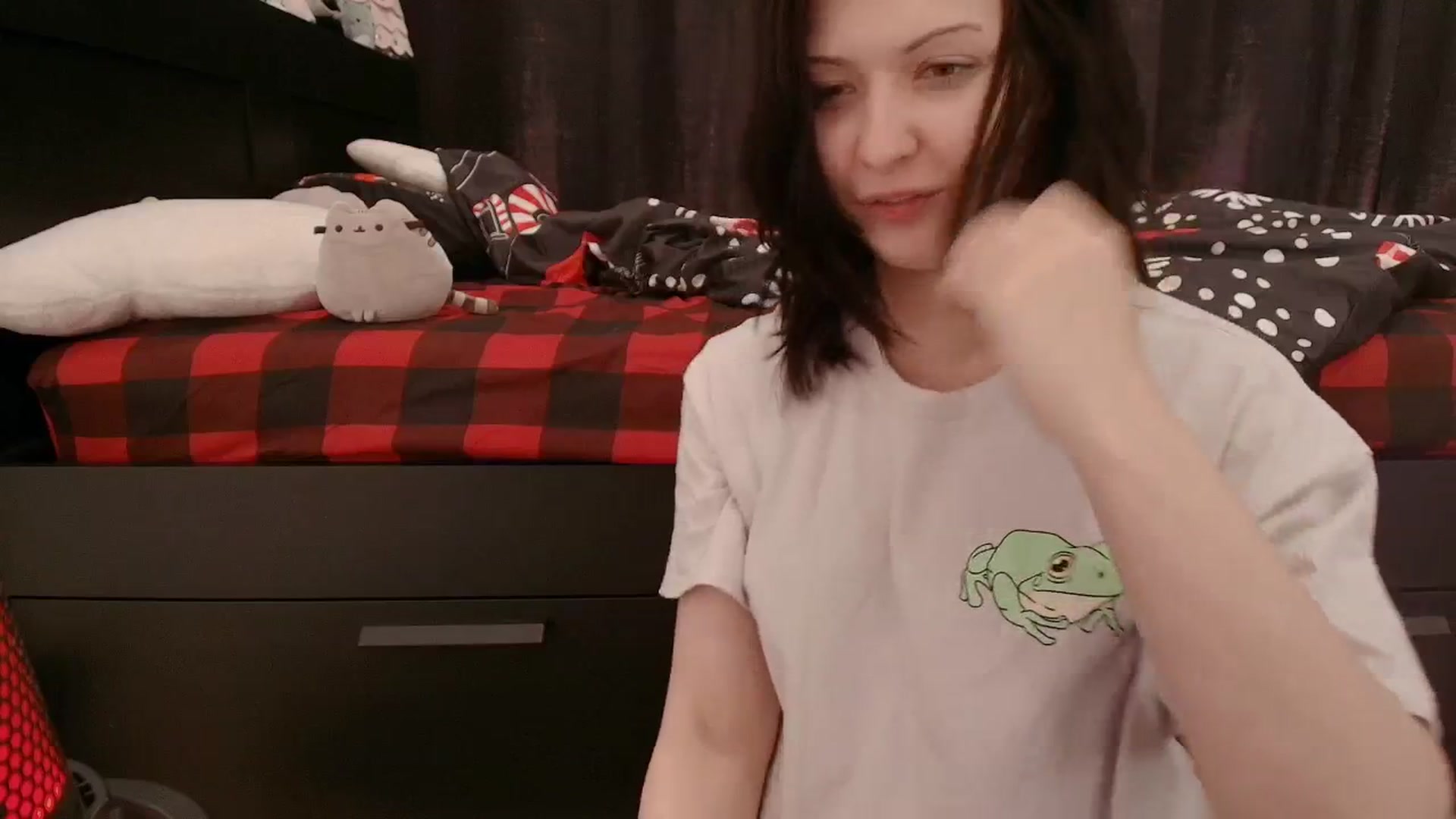 Gallery image thumbnail from RoomToAvoid's myfreecams stream on, 12/17/2025, 03:24 image 3 of 20