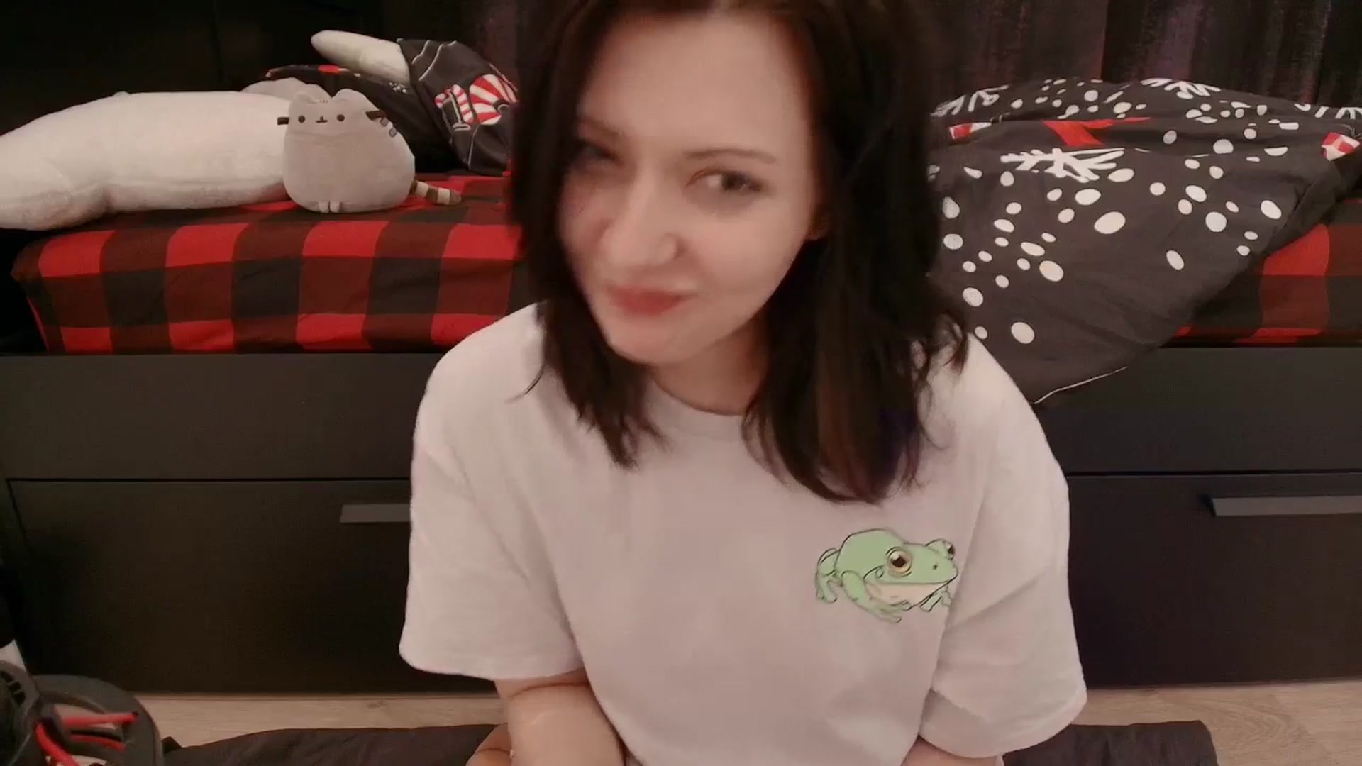 Gallery image thumbnail from RoomToAvoid's myfreecams stream on, 12/17/2025, 03:24 image 6 of 20