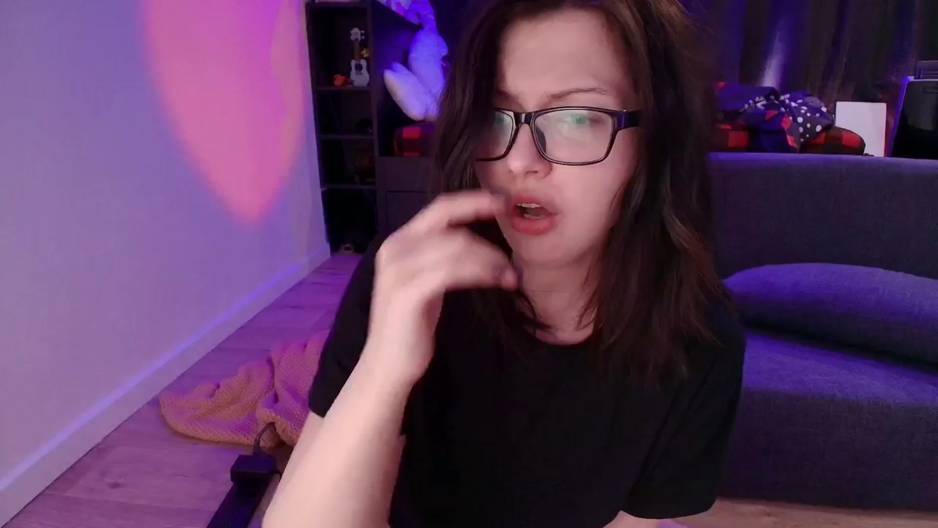 Gallery image thumbnail from RoomToAvoid's myfreecams stream on, 12/24/2025, 06:27 image 16 of 20
