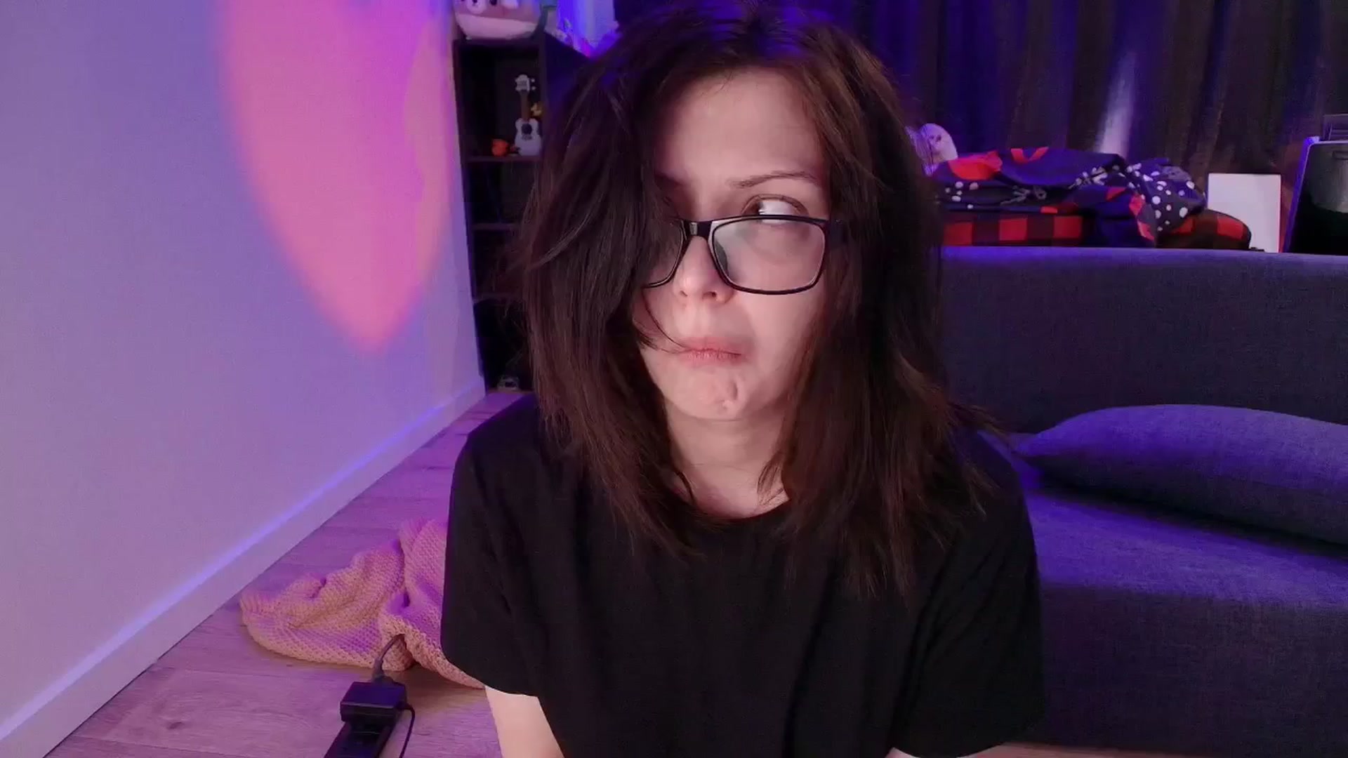Gallery image thumbnail from RoomToAvoid's myfreecams stream on, 12/24/2025, 06:27 image 15 of 20