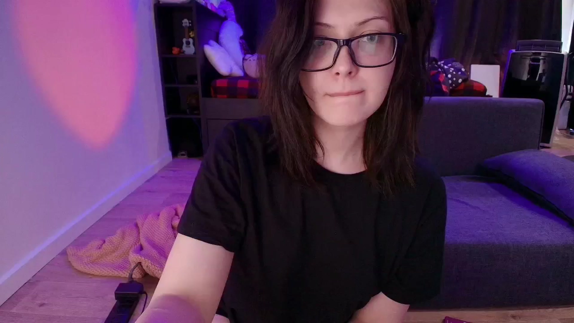Gallery image thumbnail from RoomToAvoid's myfreecams stream on, 12/24/2025, 06:27 image 12 of 20