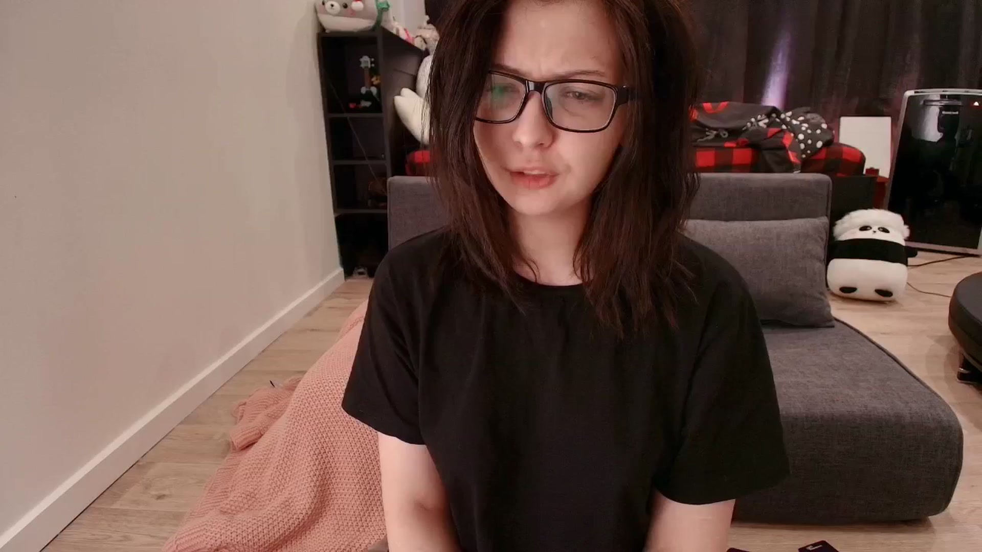 Gallery image thumbnail from RoomToAvoid's myfreecams stream on, 12/24/2025, 06:27 image 3 of 20