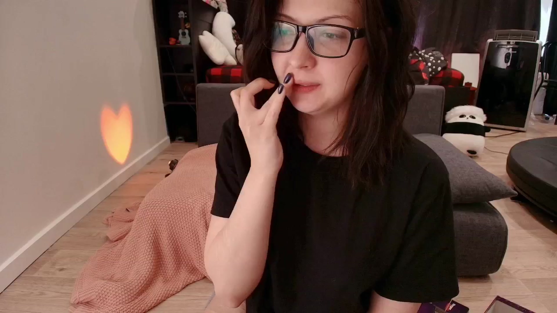 Gallery image thumbnail from RoomToAvoid's myfreecams stream on, 12/24/2025, 06:27 image 10 of 20