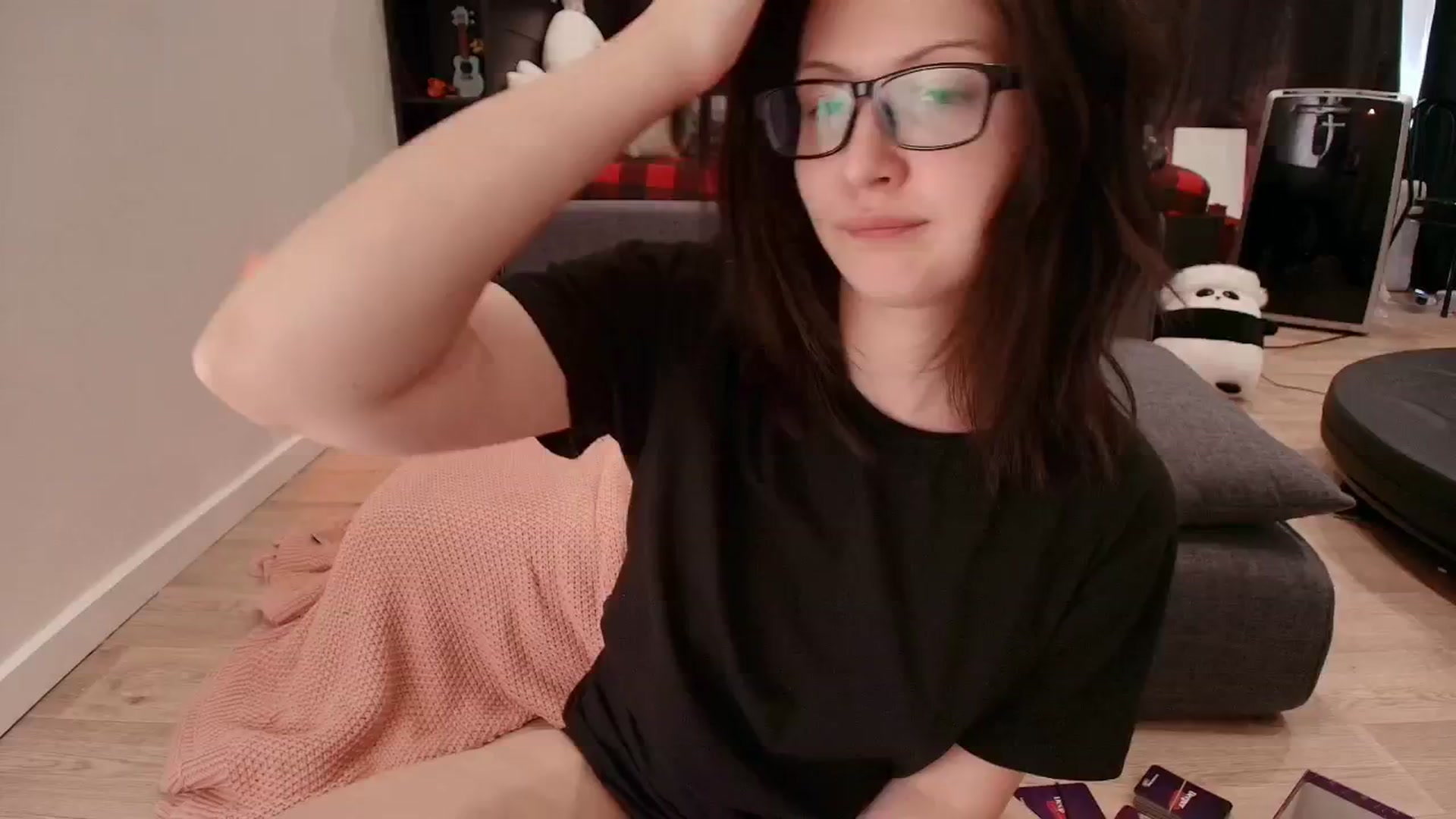 Gallery image thumbnail from RoomToAvoid's myfreecams stream on, 12/24/2025, 06:27 image 8 of 20