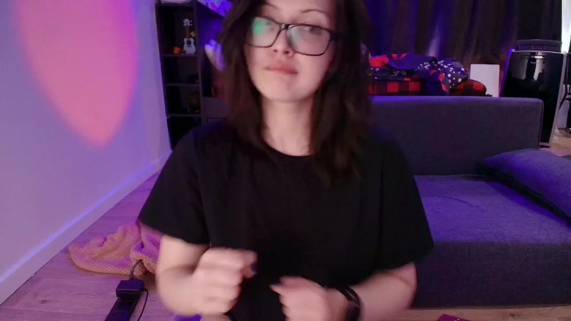 Gallery image thumbnail from RoomToAvoid's myfreecams stream on, 12/24/2025, 06:27 image 13 of 20