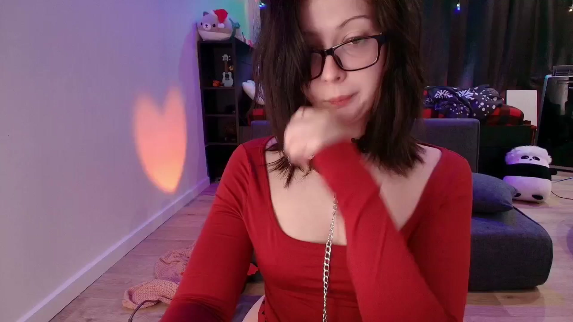 Gallery image thumbnail from RoomToAvoid's myfreecams stream on, 12/25/2025, 04:00 image 4 of 20