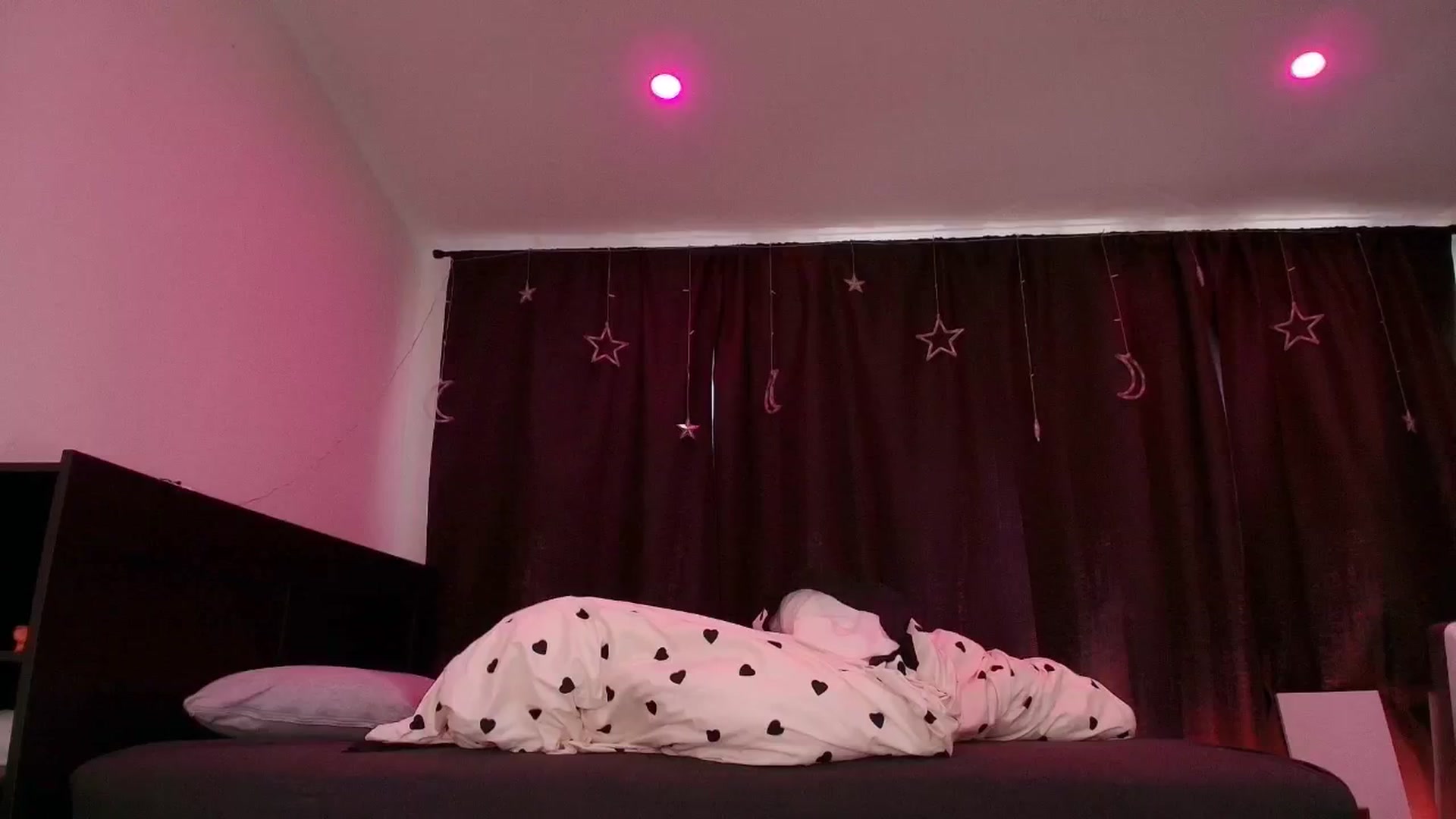 Gallery image thumbnail from RoomToAvoid's myfreecams stream on, 01/25/2026, 05:03 image 9 of 20