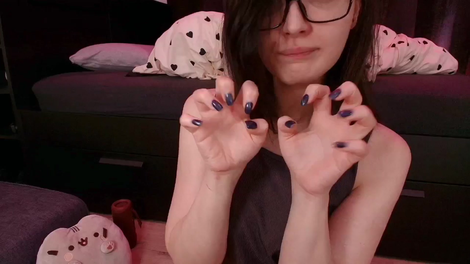 Gallery image thumbnail from RoomToAvoid's myfreecams stream on, 01/25/2026, 05:03 image 17 of 20
